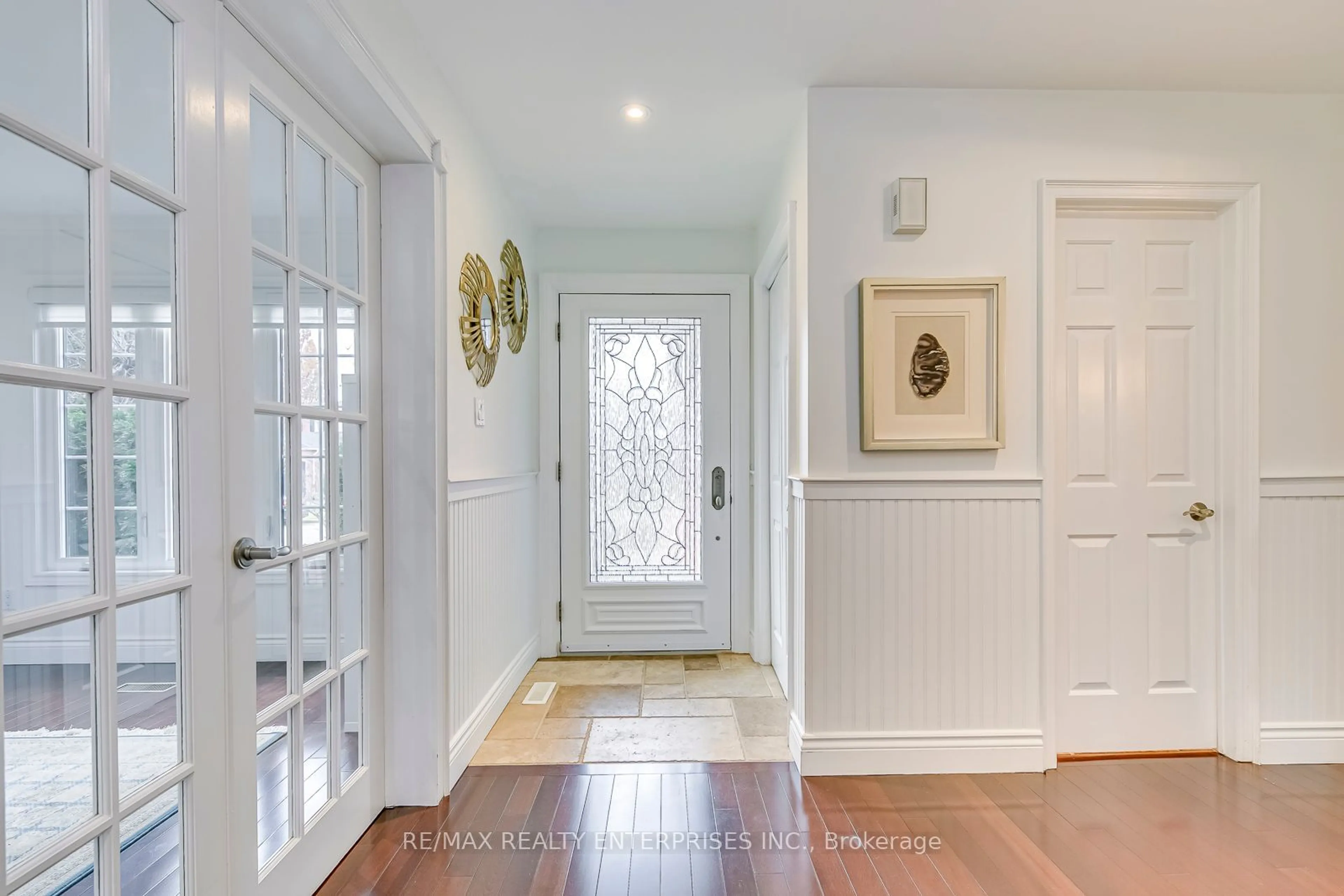 Indoor entryway for 2892 Arlington Dr, Oakville Ontario L6J 6R7