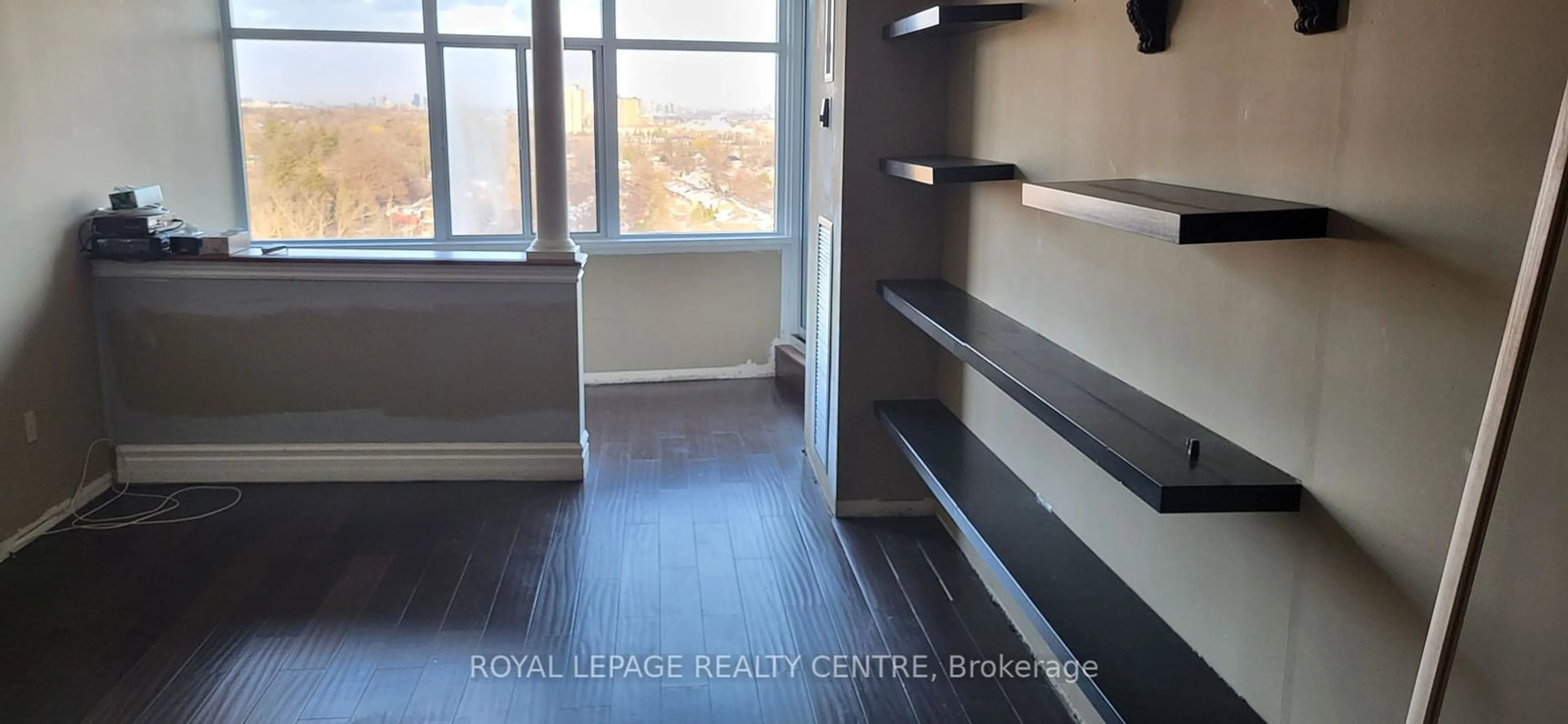 Indoor entryway for 3100 Kirwin Ave #1602, Mississauga Ontario L5A 3S6