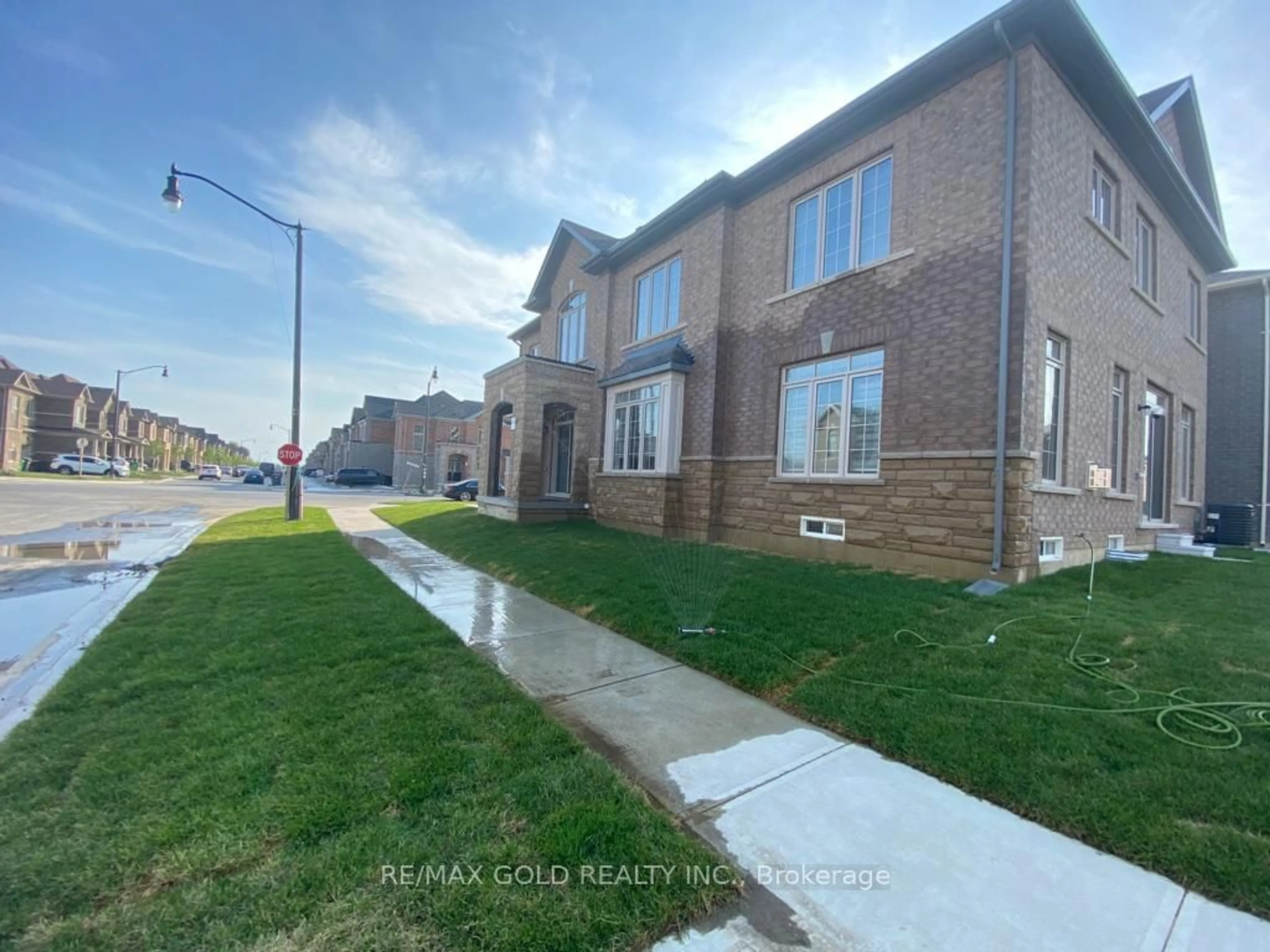 Home with brick exterior material, street for 537 Veterans Dr, Brampton Ontario L7A 0C4