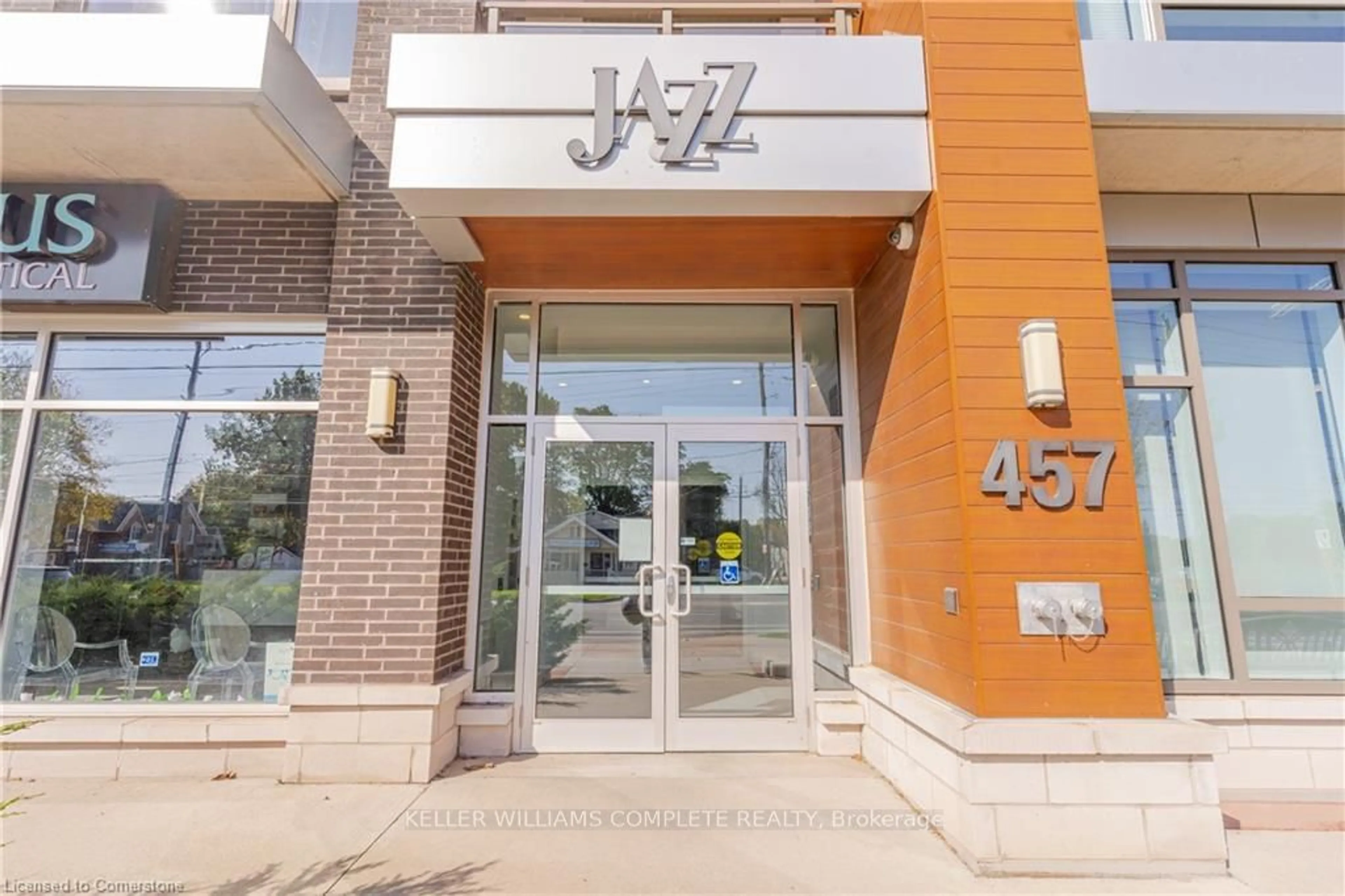 Indoor foyer for 457 Plains Rd #221, Burlington Ontario L7T 2E2