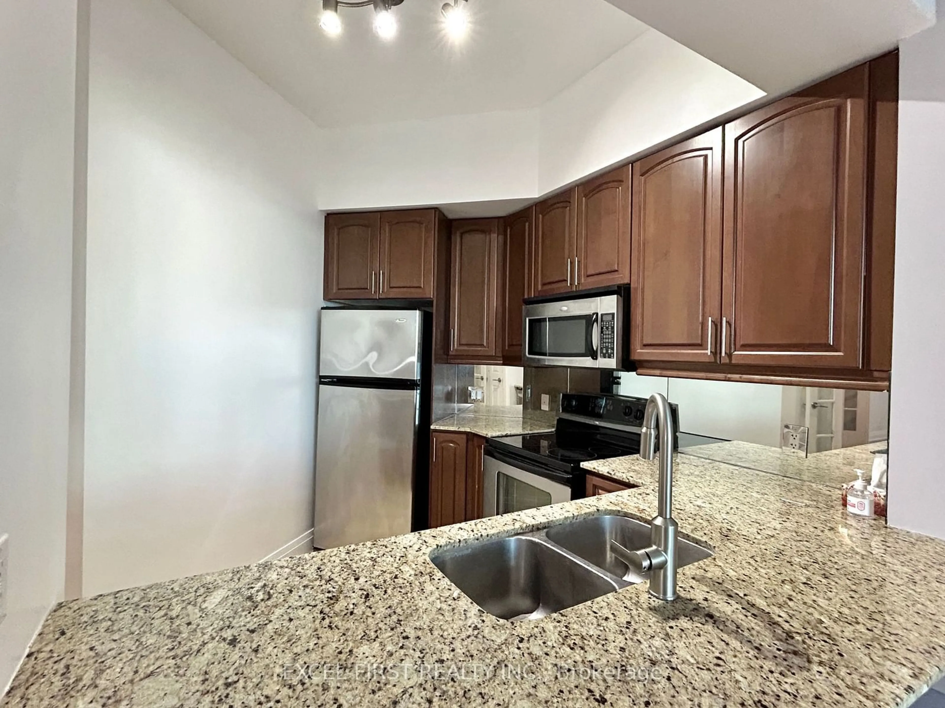 Standard kitchen, ceramic/tile floor for 70 Absolute Ave #Ph 3103, Mississauga Ontario L4Z 0A4