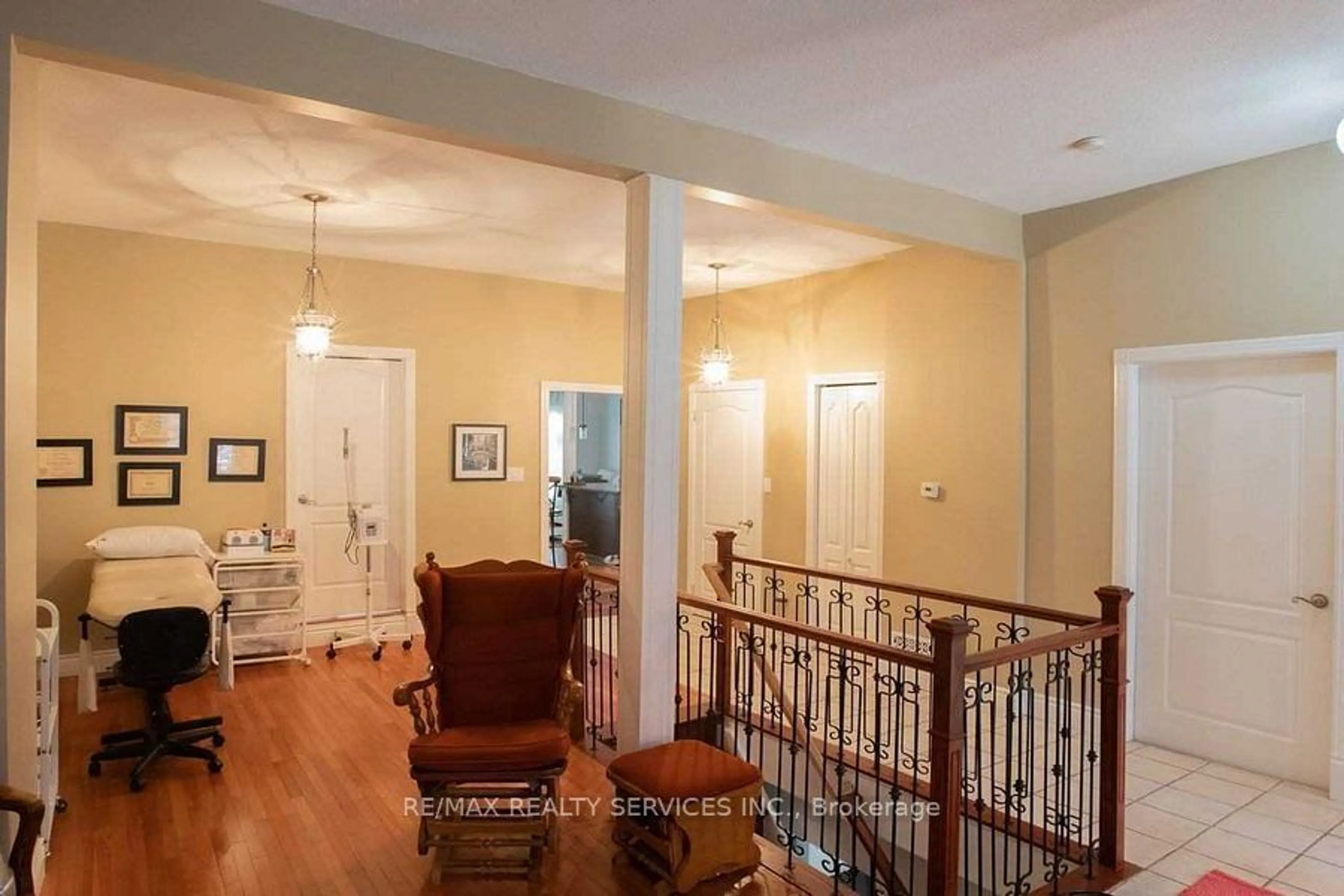 Indoor foyer for 14 Byng Ave, Brampton Ontario L6Y 1L1