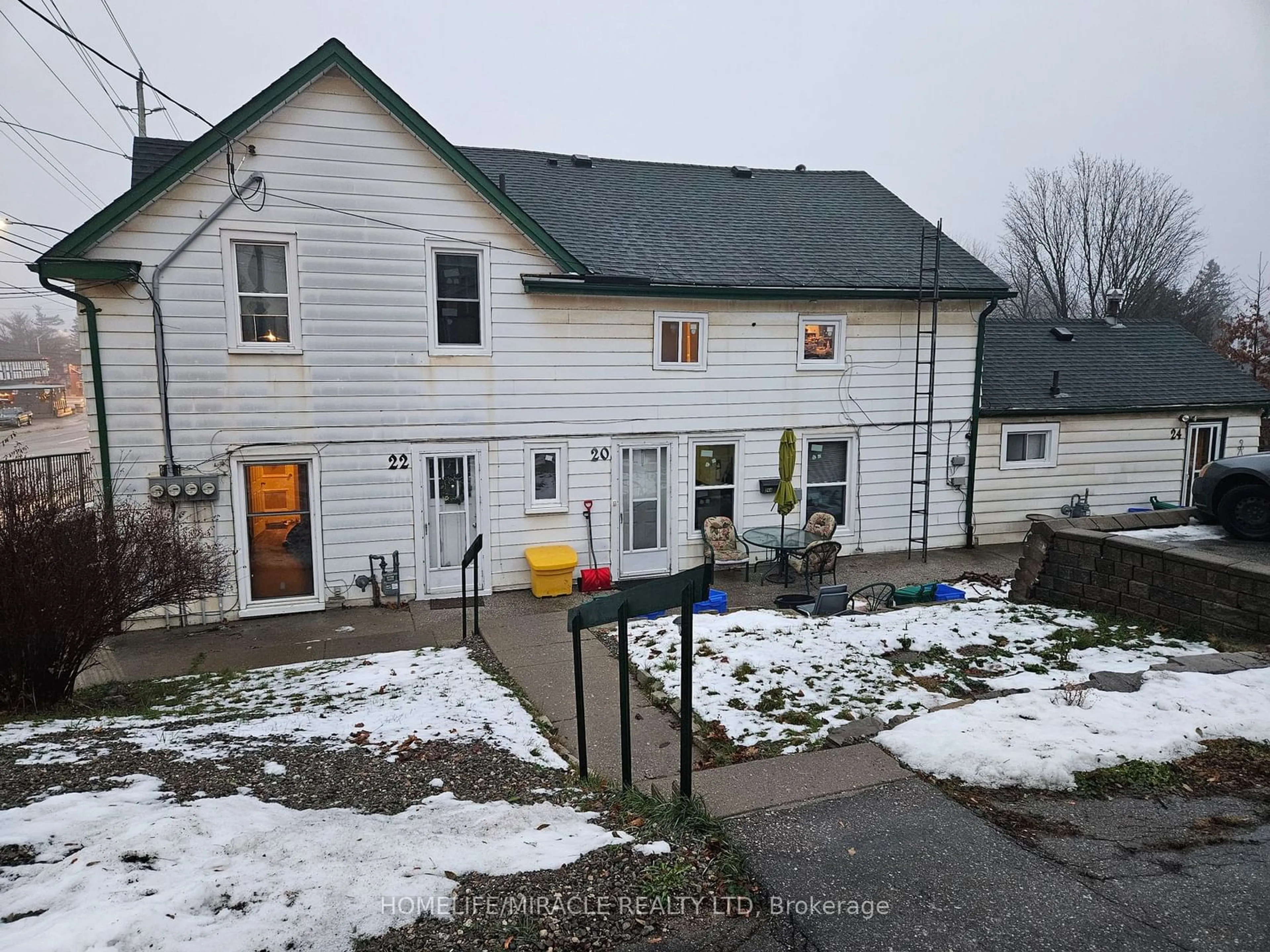 A pic from outside/outdoor area/front of a property/back of a property/a pic from drone, building for 24 Main St, Halton Hills Ontario L7G 3G8