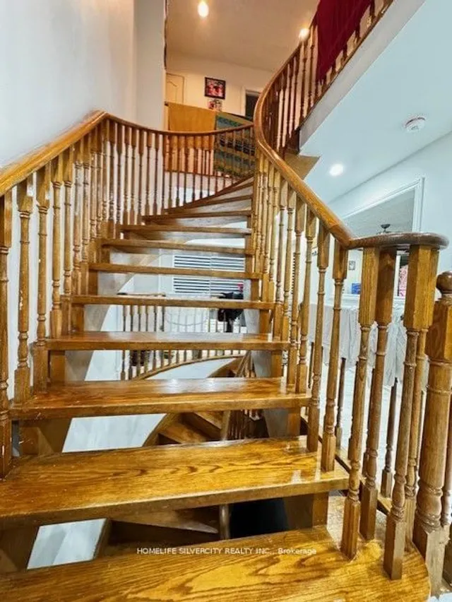 Additional property image - 32 Oaklea Blvd