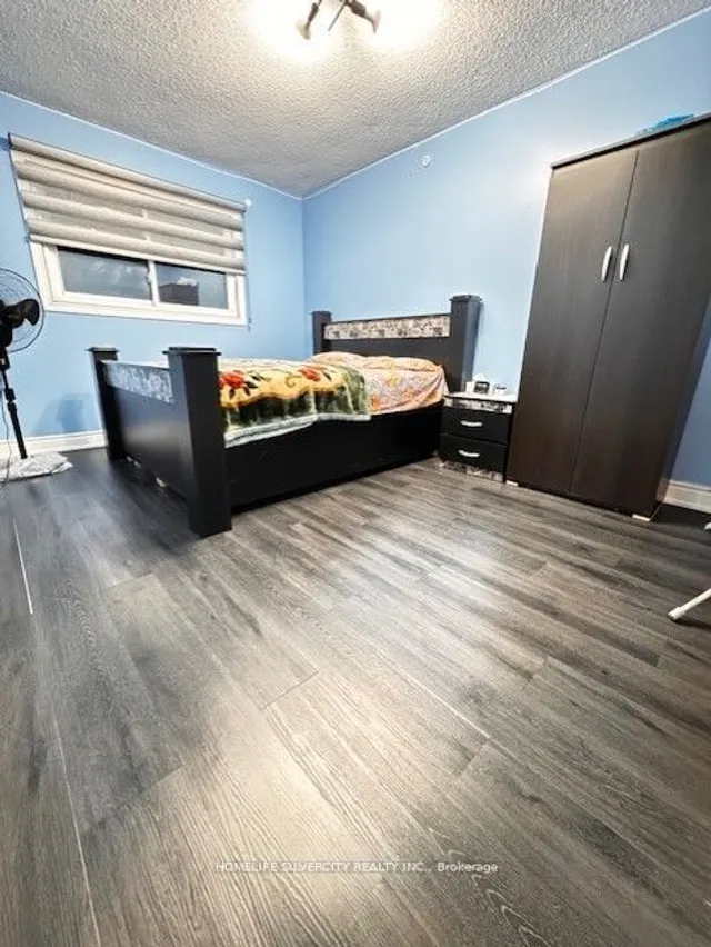 Additional property image - 32 Oaklea Blvd