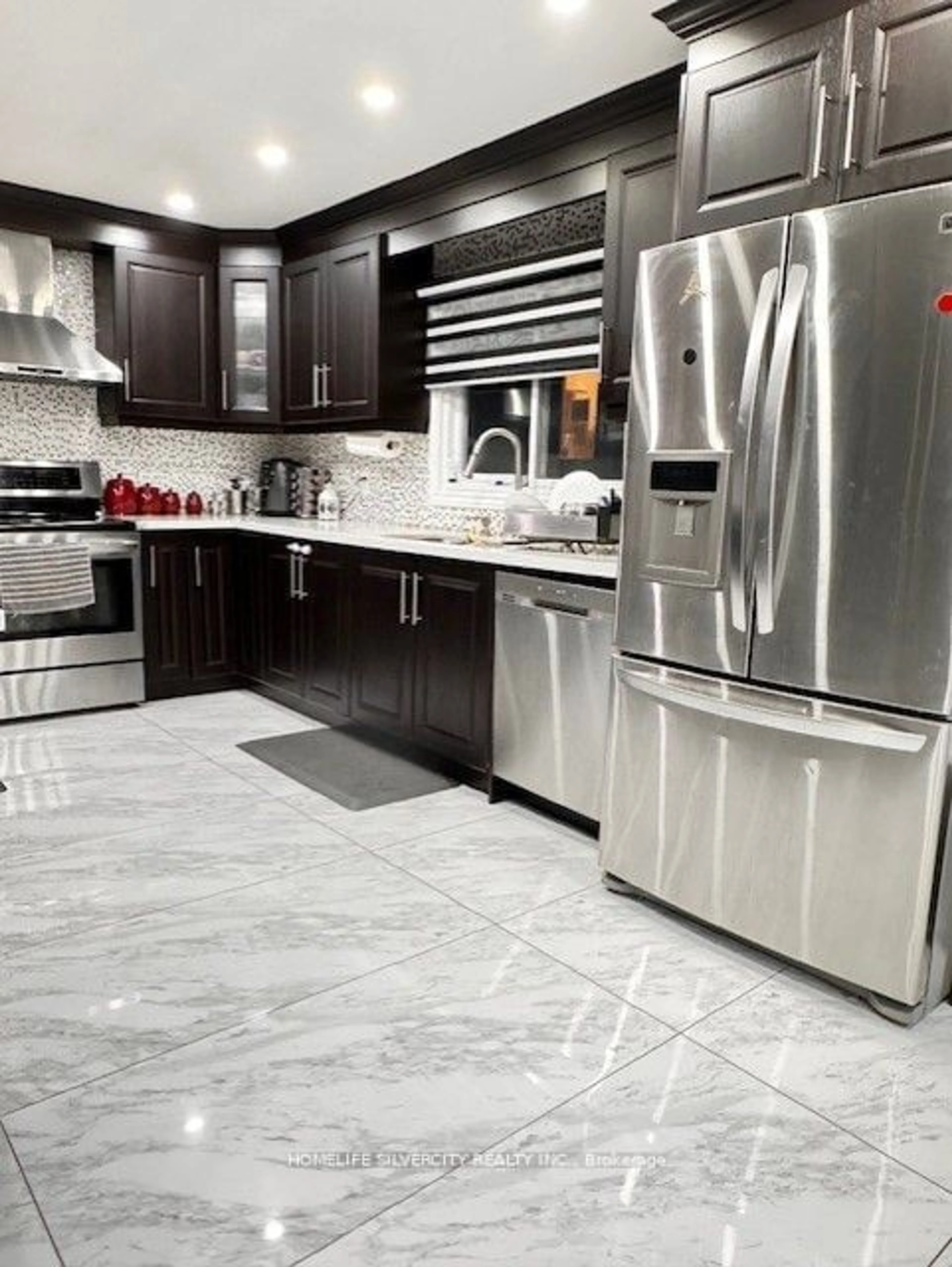 Contemporary kitchen, ceramic/tile floor for 32 Oaklea Blvd, Brampton Ontario L6Y 4G5