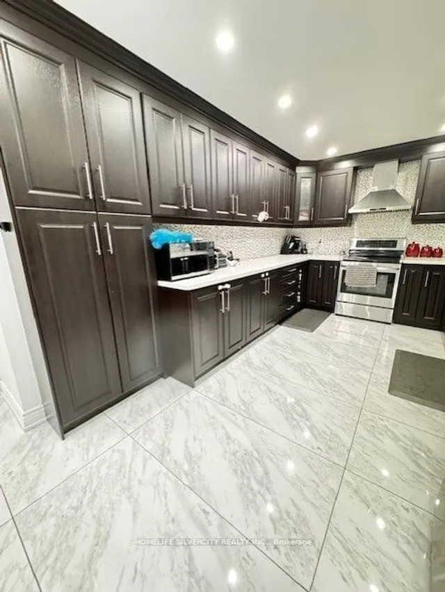 Additional property image - 32 Oaklea Blvd