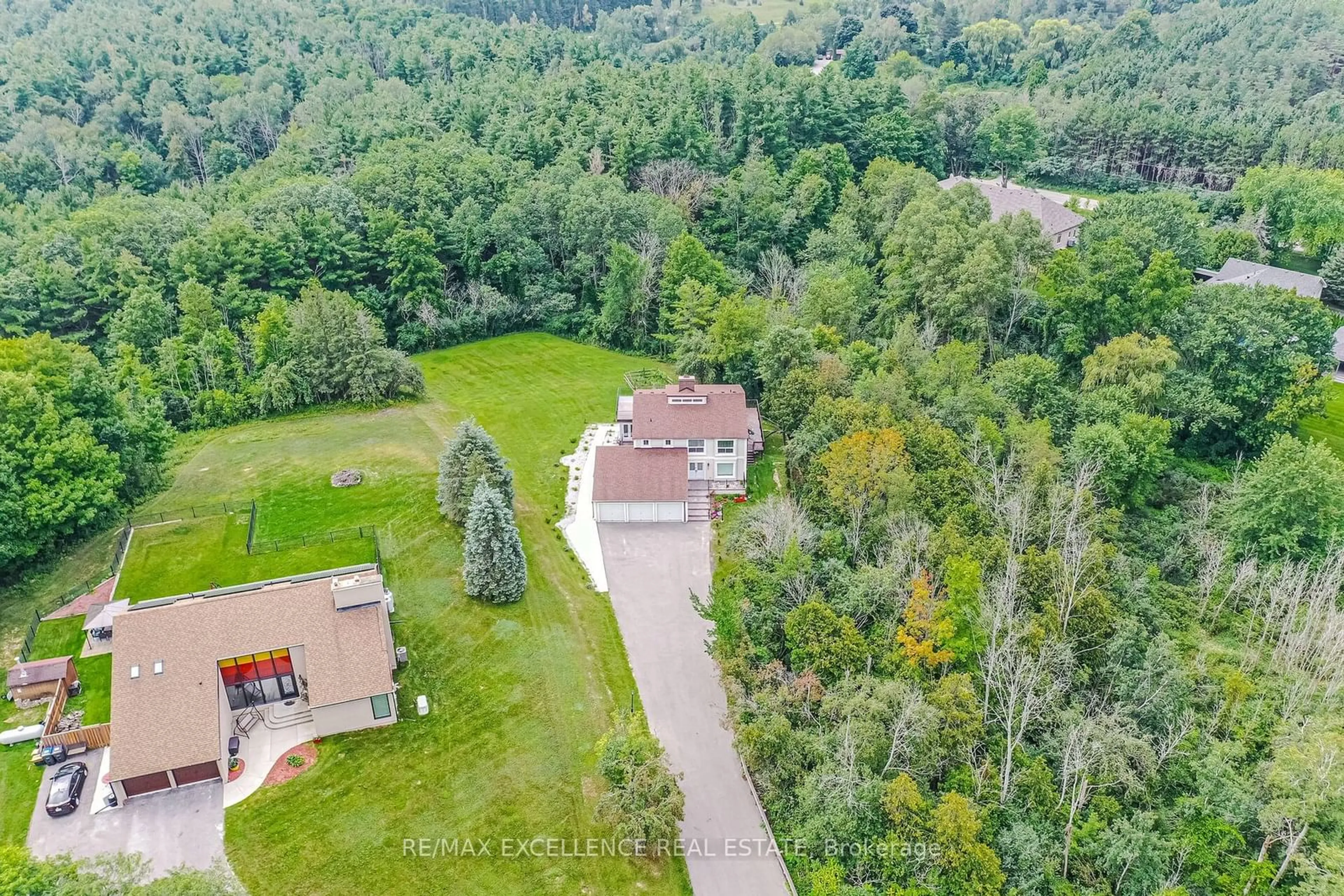 A pic from outside/outdoor area/front of a property/back of a property/a pic from drone, forest/trees view for 7 Keily Cres, Caledon Ontario L7E 0R3