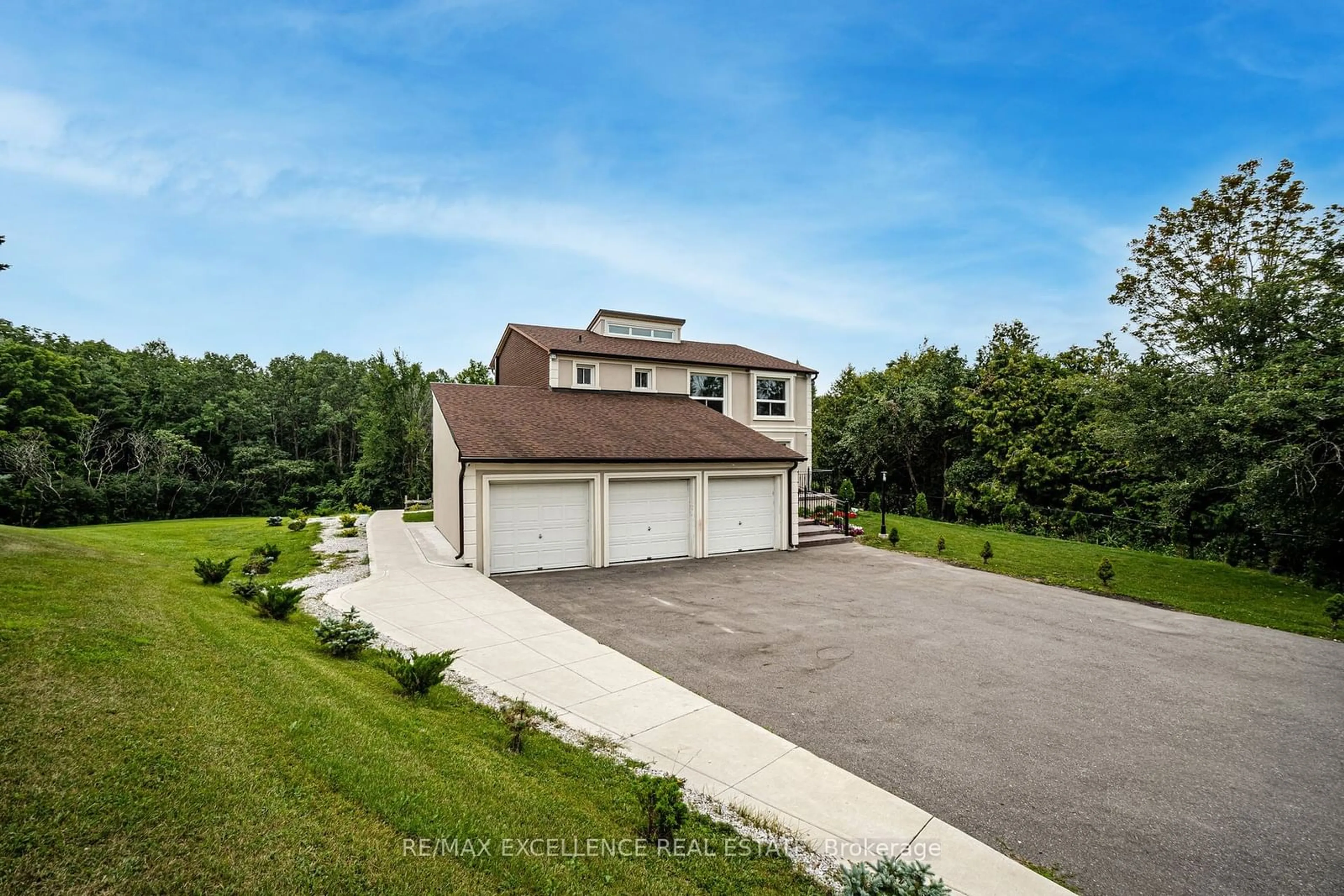 A pic from outside/outdoor area/front of a property/back of a property/a pic from drone, unknown for 7 Keily Cres, Caledon Ontario L7E 0R3