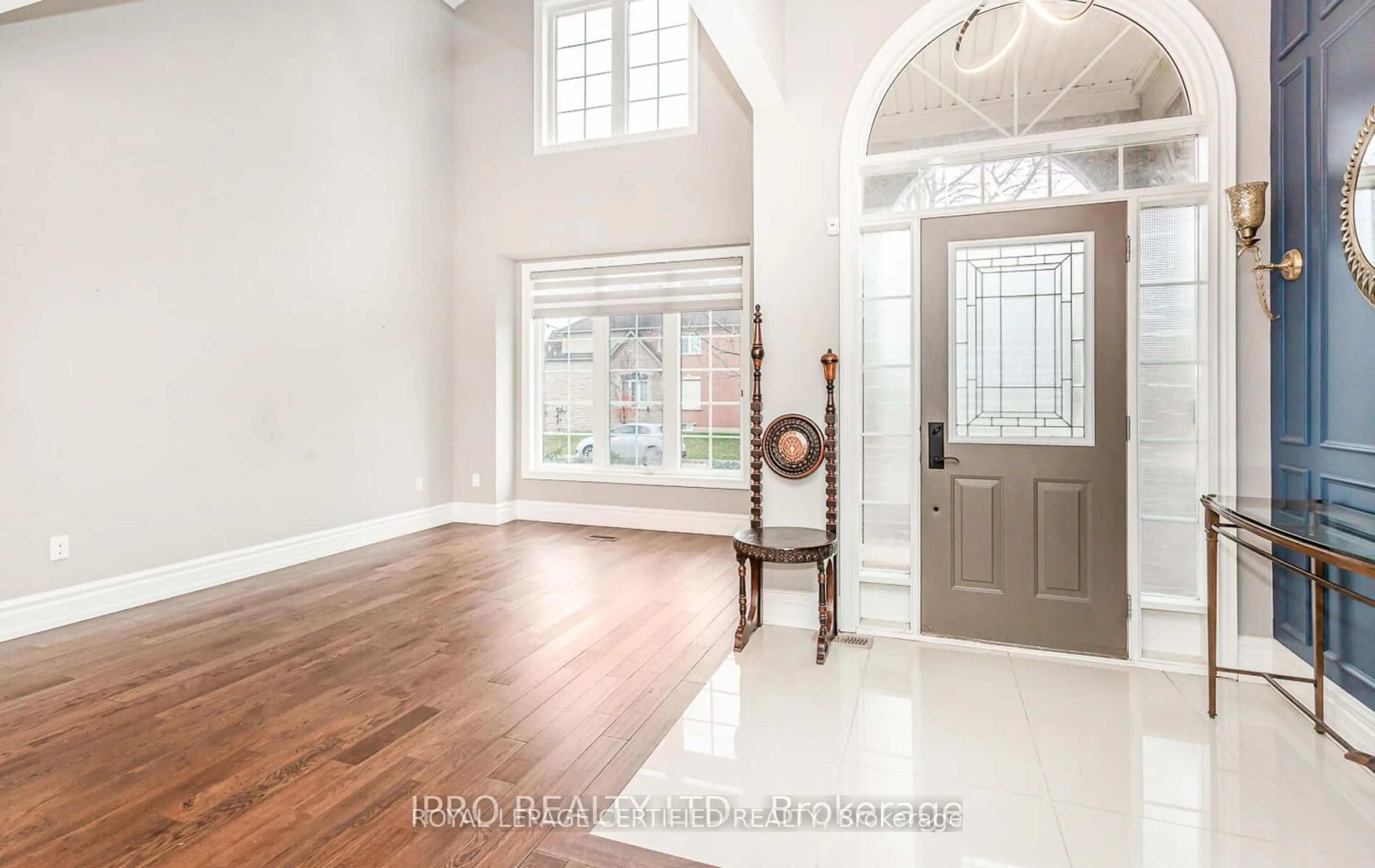 Indoor entryway for 137 Spring Azure Cres, Oakville Ontario L6L 6V8