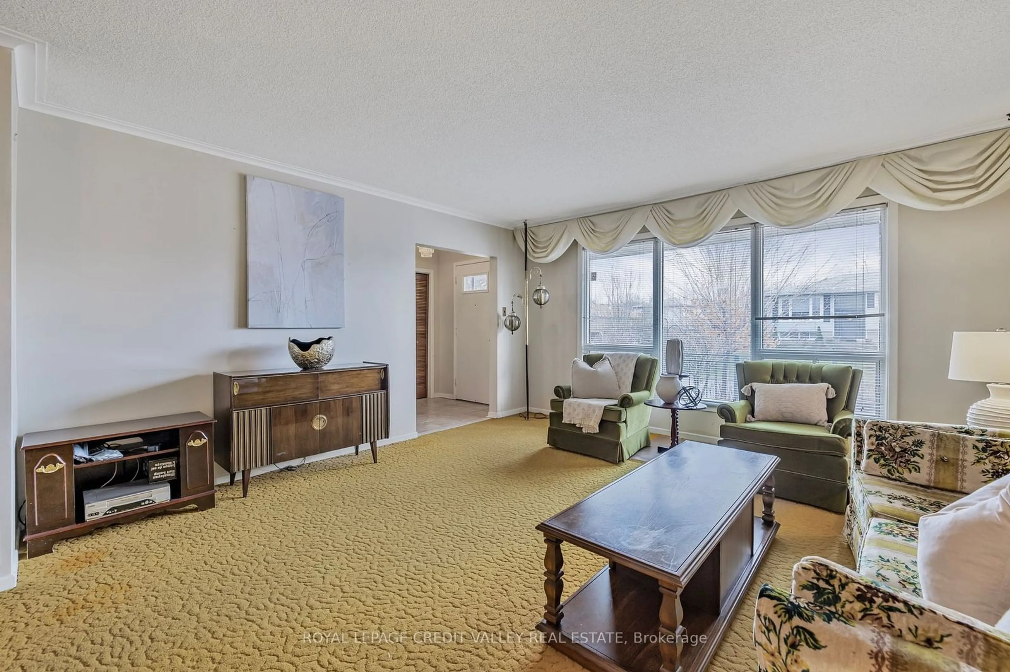 Living room with furniture, carpet floor for 82 Terra Cotta Cres, Brampton Ontario L6W 1C1