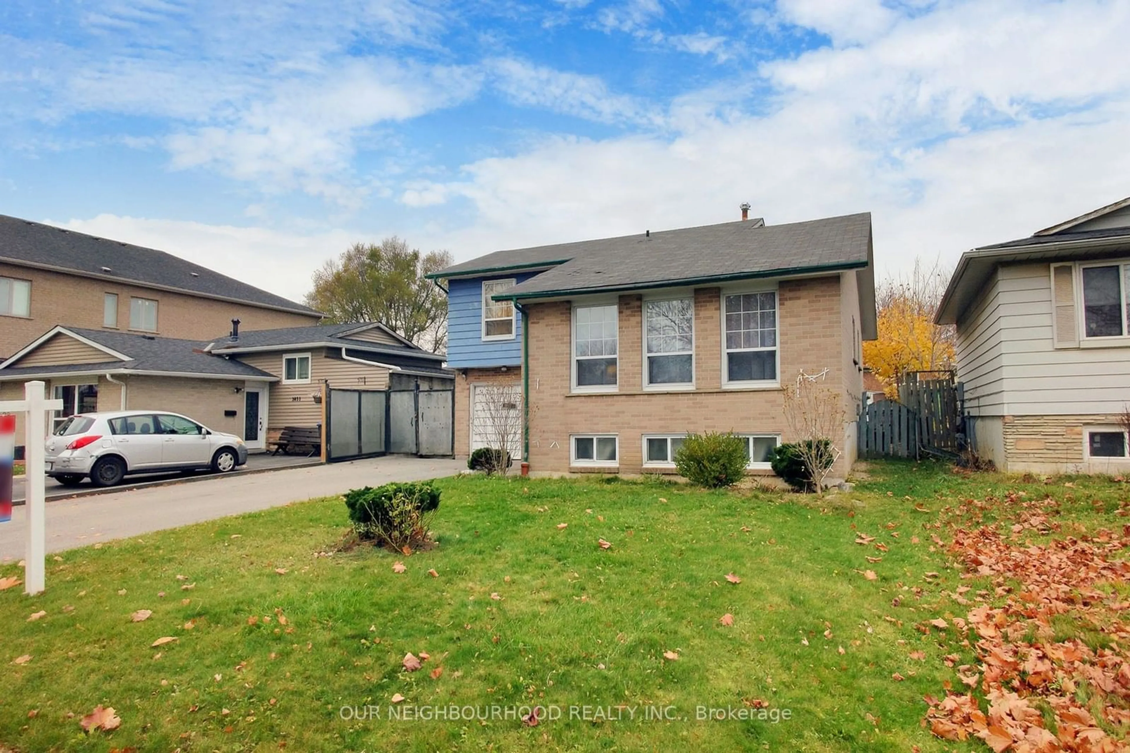 Unknown for 3037 Lafontaine Rd, Mississauga Ontario L4T 1Z4