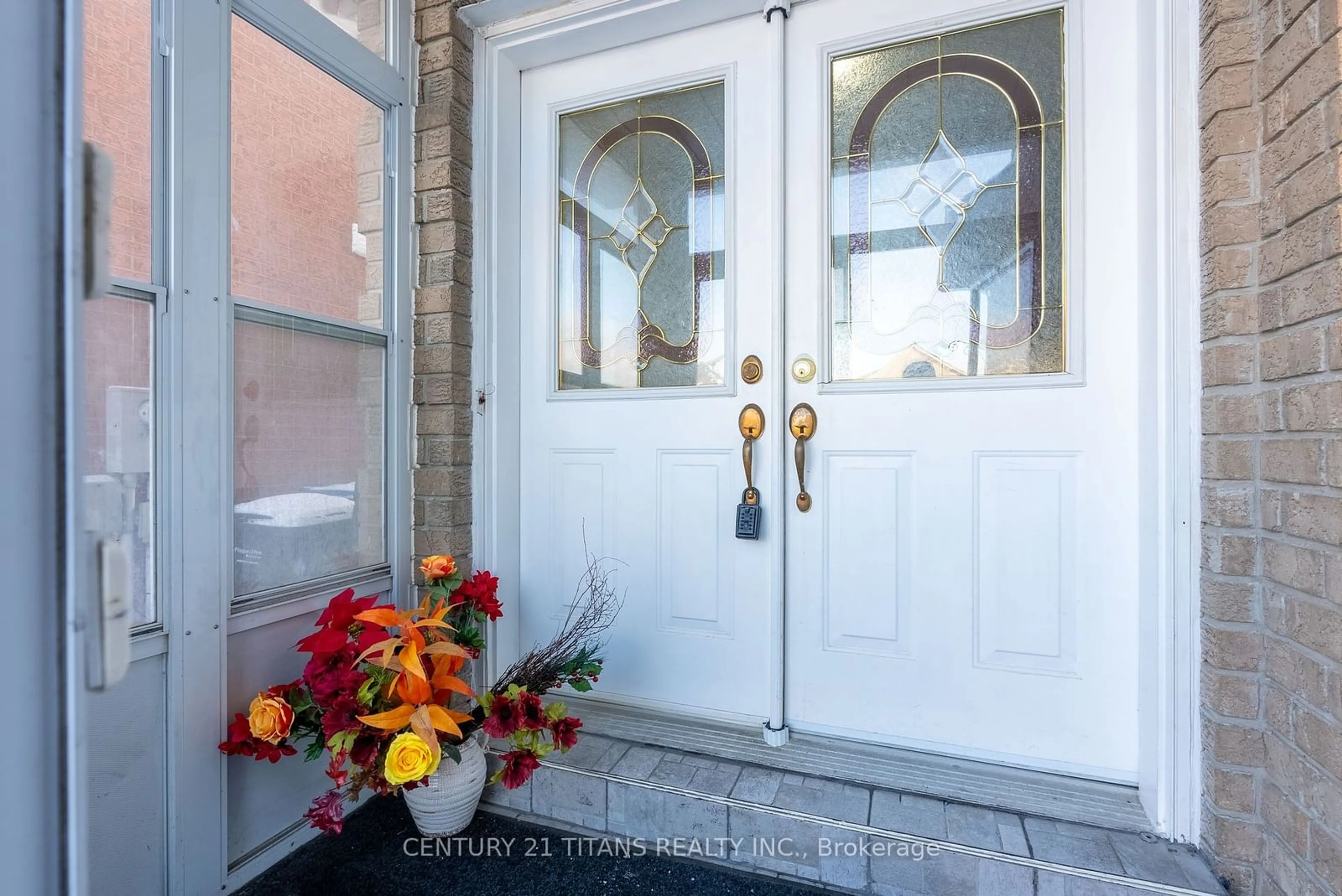 Indoor entryway for 106 Weather Vane Lane, Brampton Ontario L6X 4S4