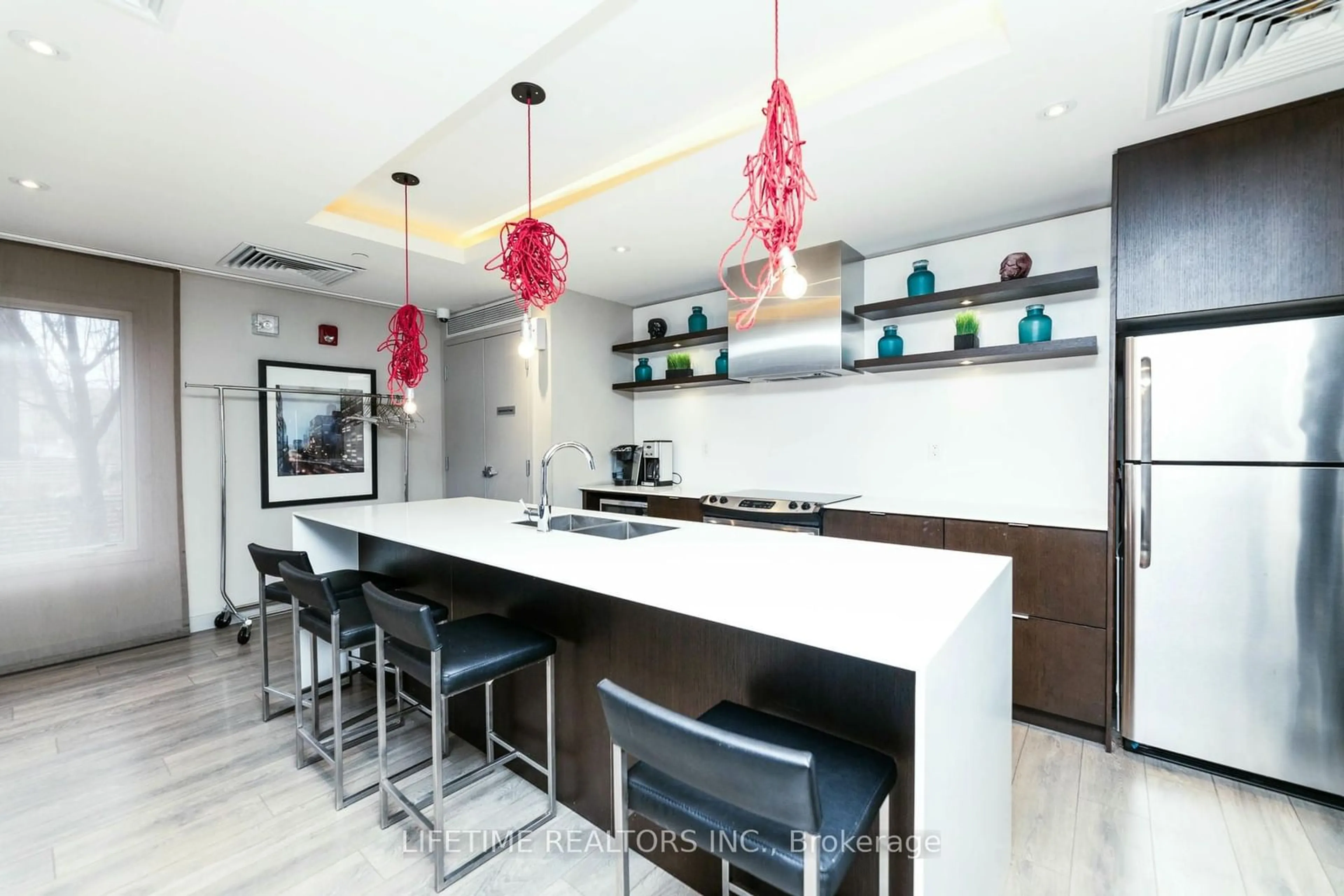 Contemporary kitchen, unknown for 5025 Harvard Rd #211, Mississauga Ontario L5M 0W6