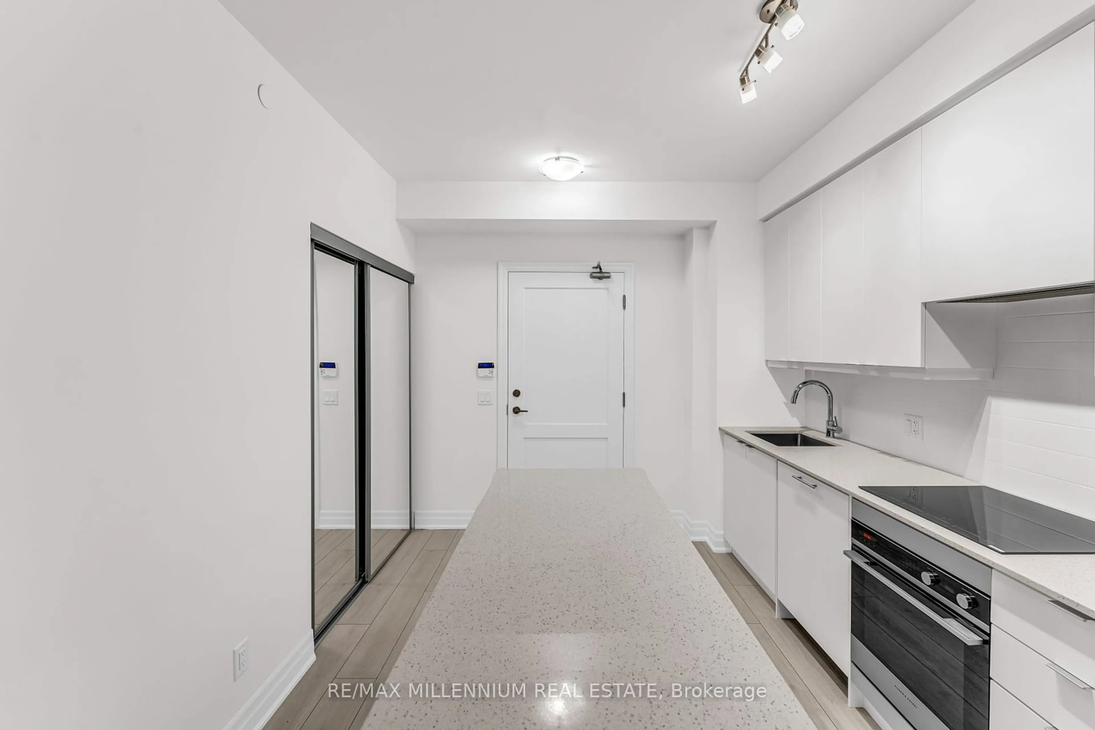 Standard kitchen, unknown for 30 Elm Dr #1203, Mississauga Ontario L5B 0N6