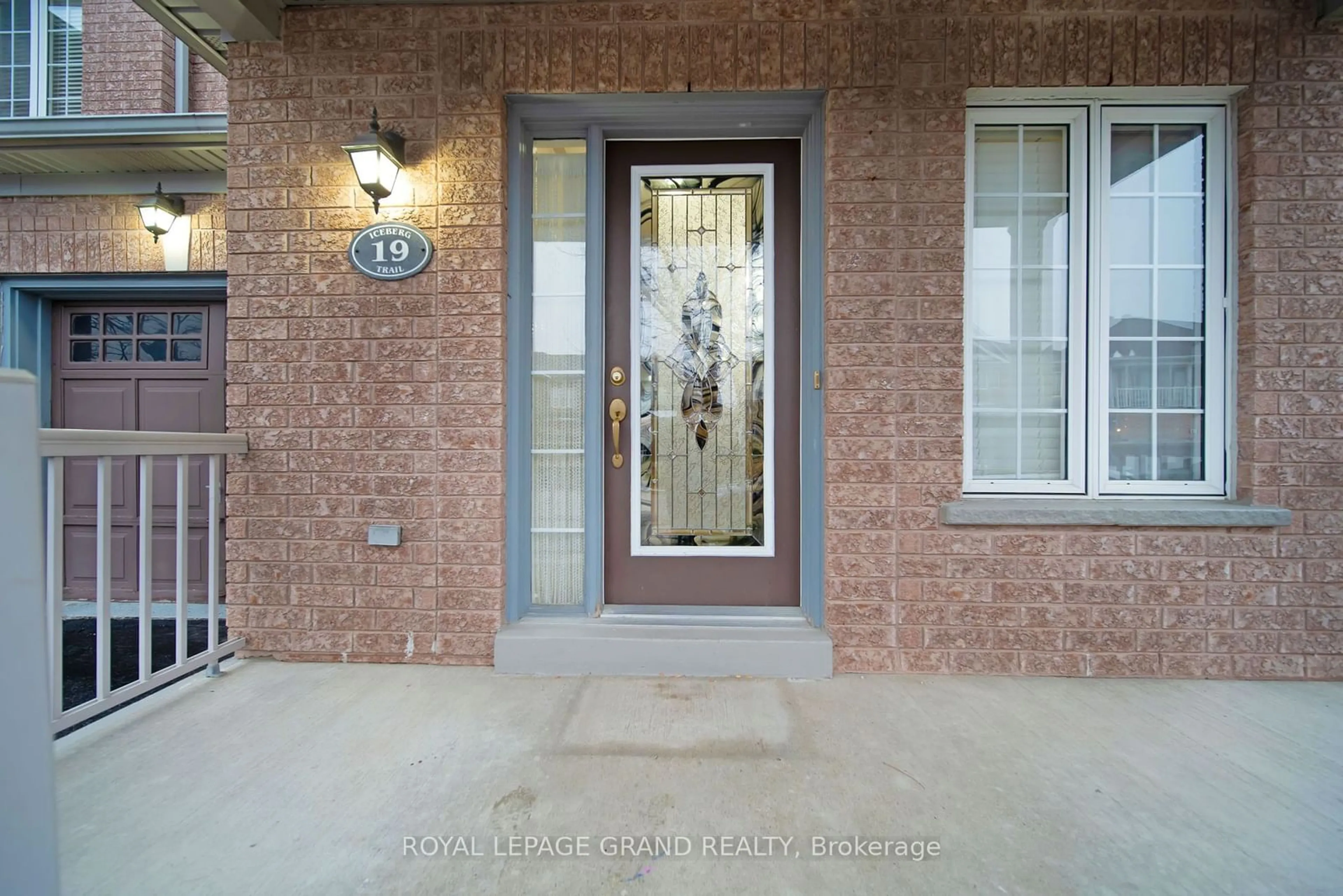 Indoor entryway for 19 Iceberg Tr, Brampton Ontario L6R 0H9