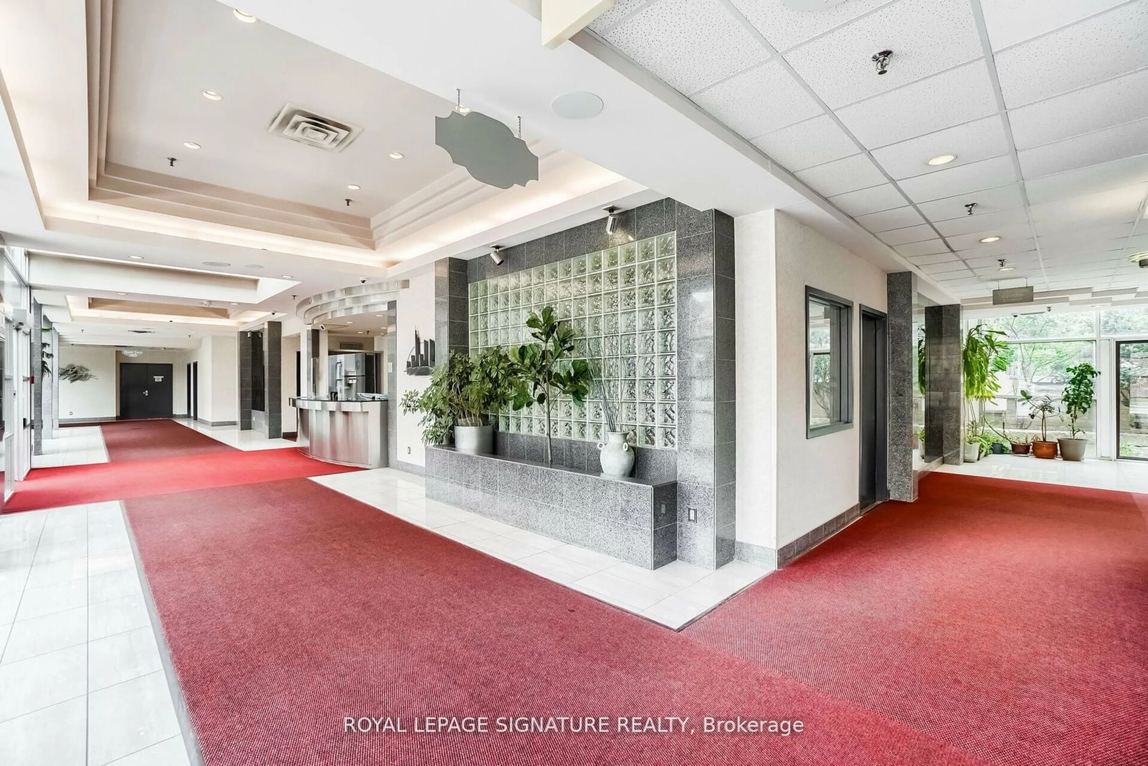 Indoor foyer for 285 Enfield Pl #610, Mississauga Ontario L5B 4L8