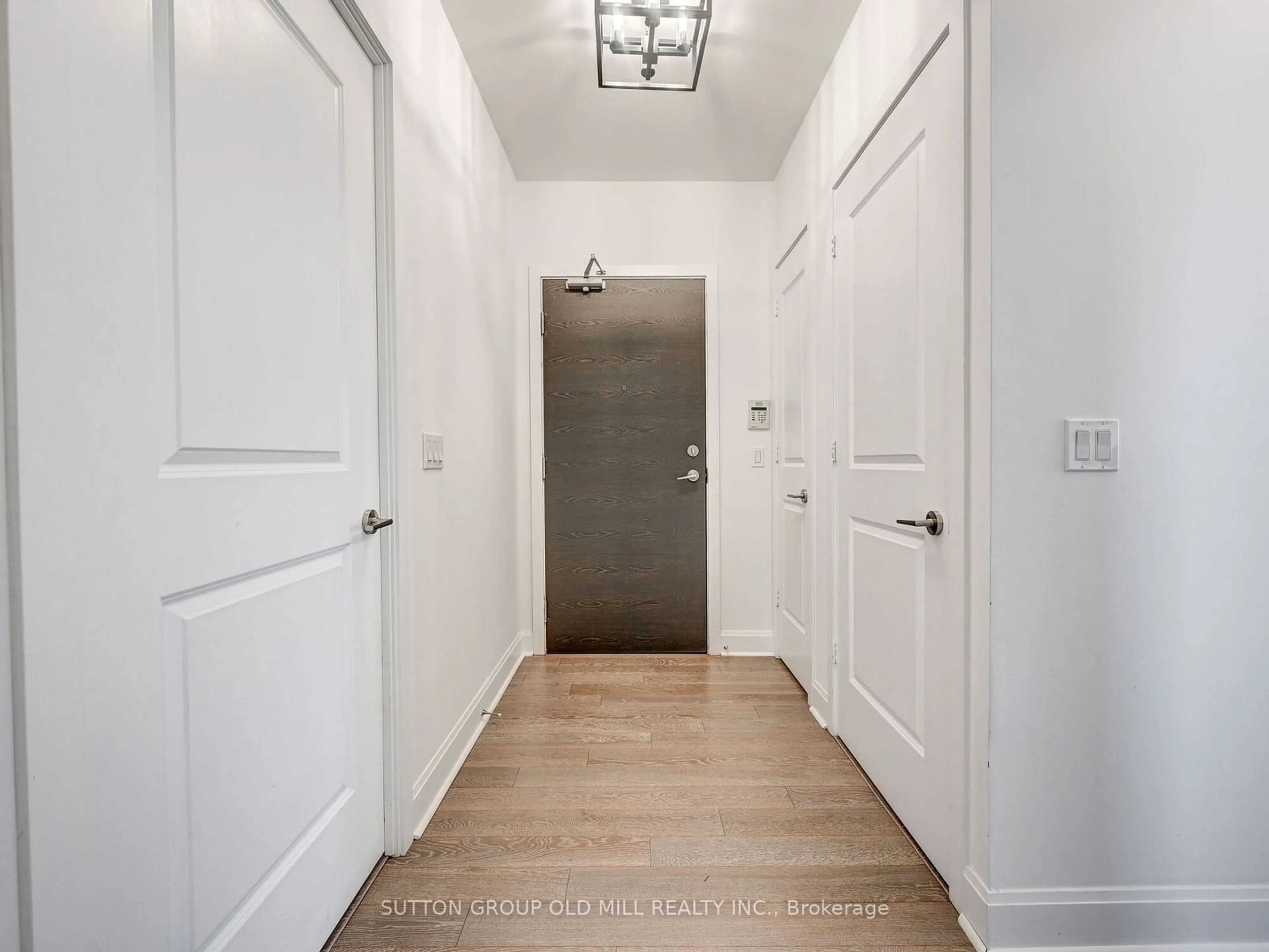 Indoor entryway for 33 Shore Breeze Dr #3704, Toronto Ontario M8V 0G1