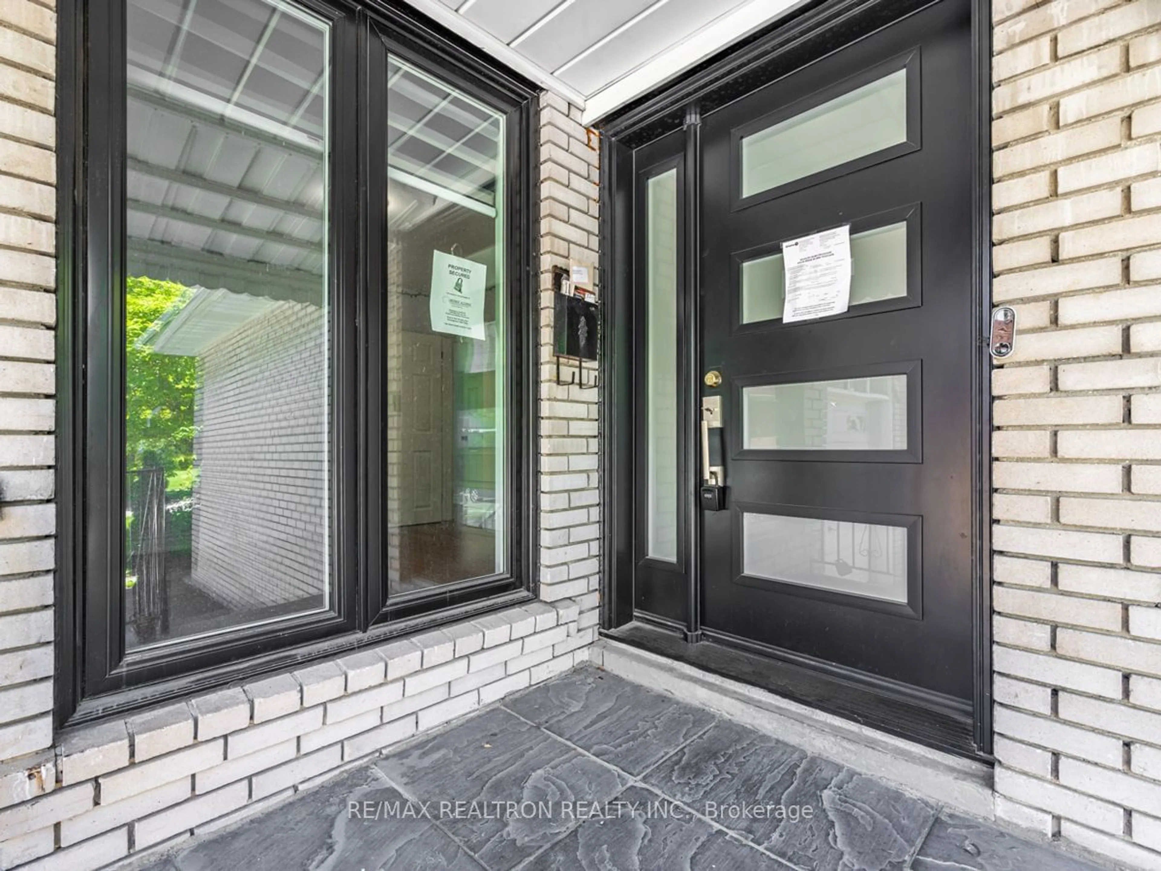 Indoor entryway for 50 Breadner Dr, Toronto Ontario M9R 3M4