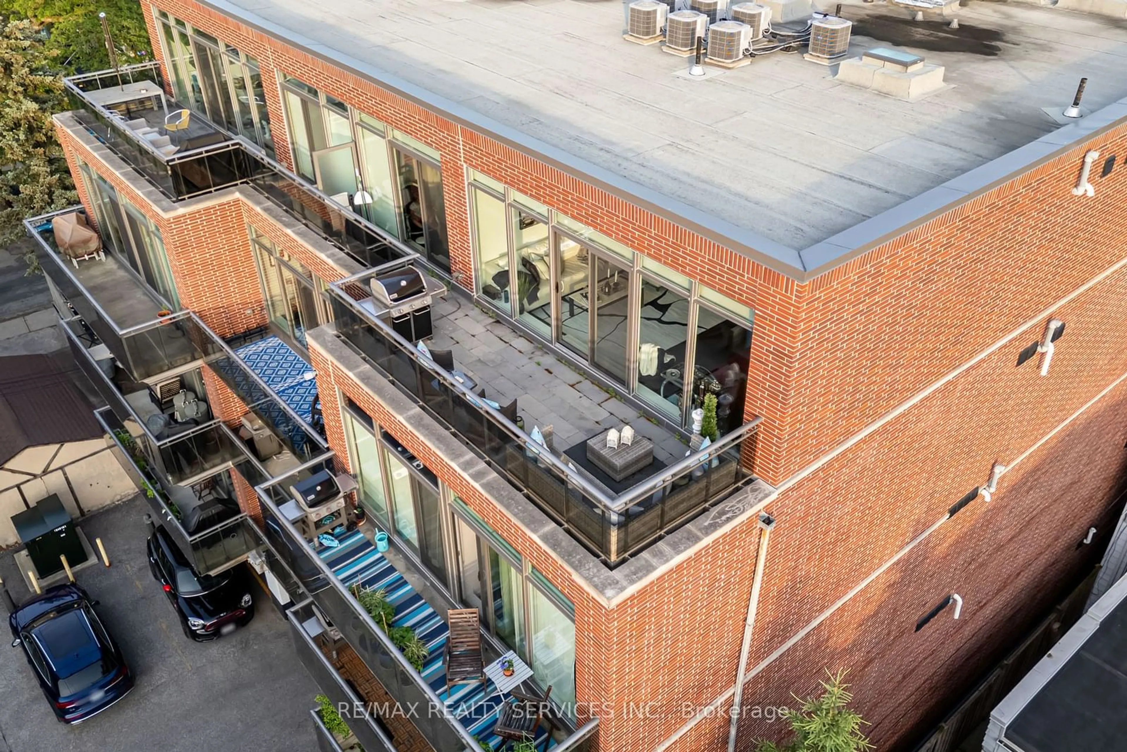 A pic from outside/outdoor area/front of a property/back of a property/a pic from drone, city buildings view from balcony for 588 Annette St #503, Toronto Ontario M6S 2C4