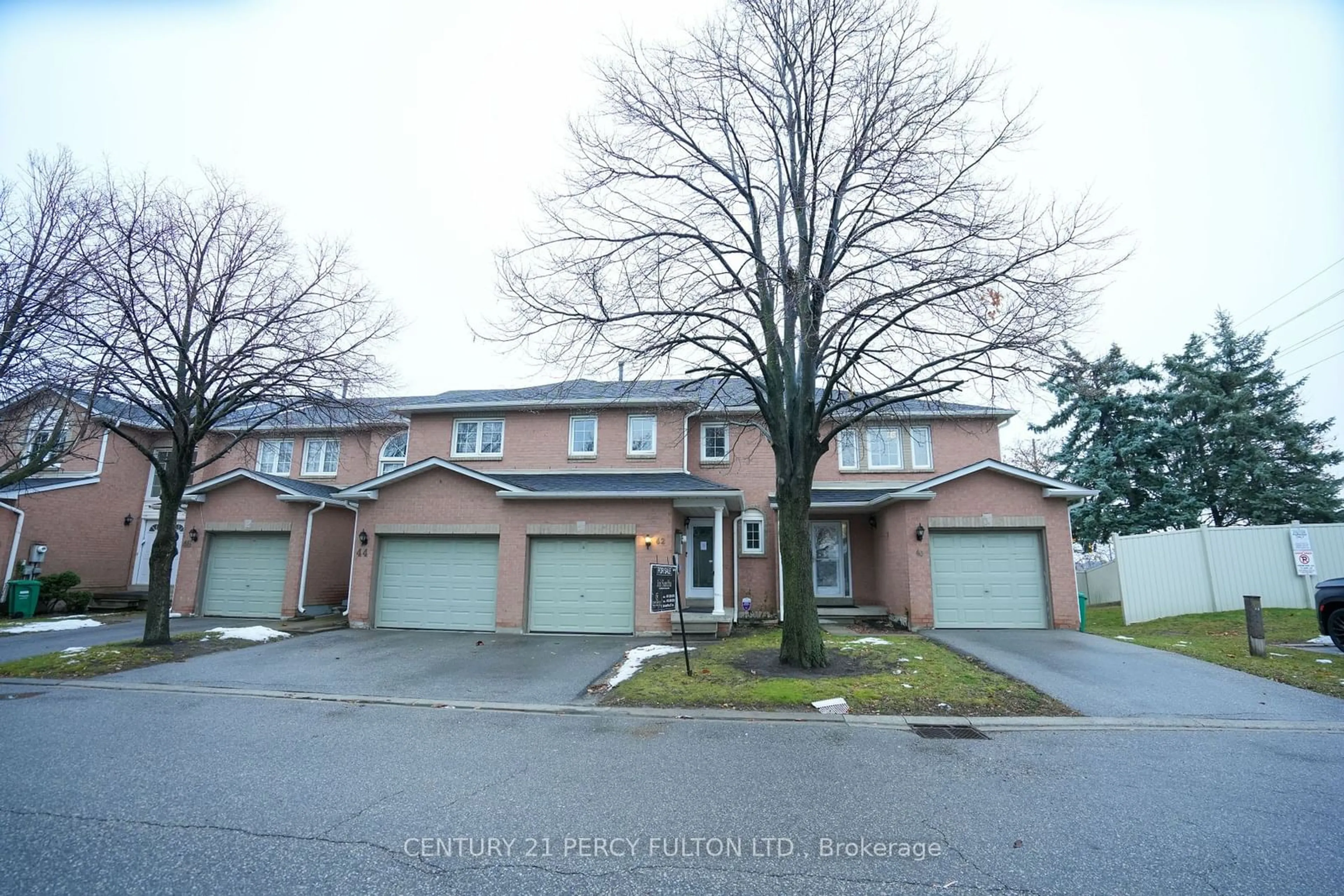 A pic from outside/outdoor area/front of a property/back of a property/a pic from drone, street for 42 Chipstead Ave, Brampton Ontario L6X 4H1