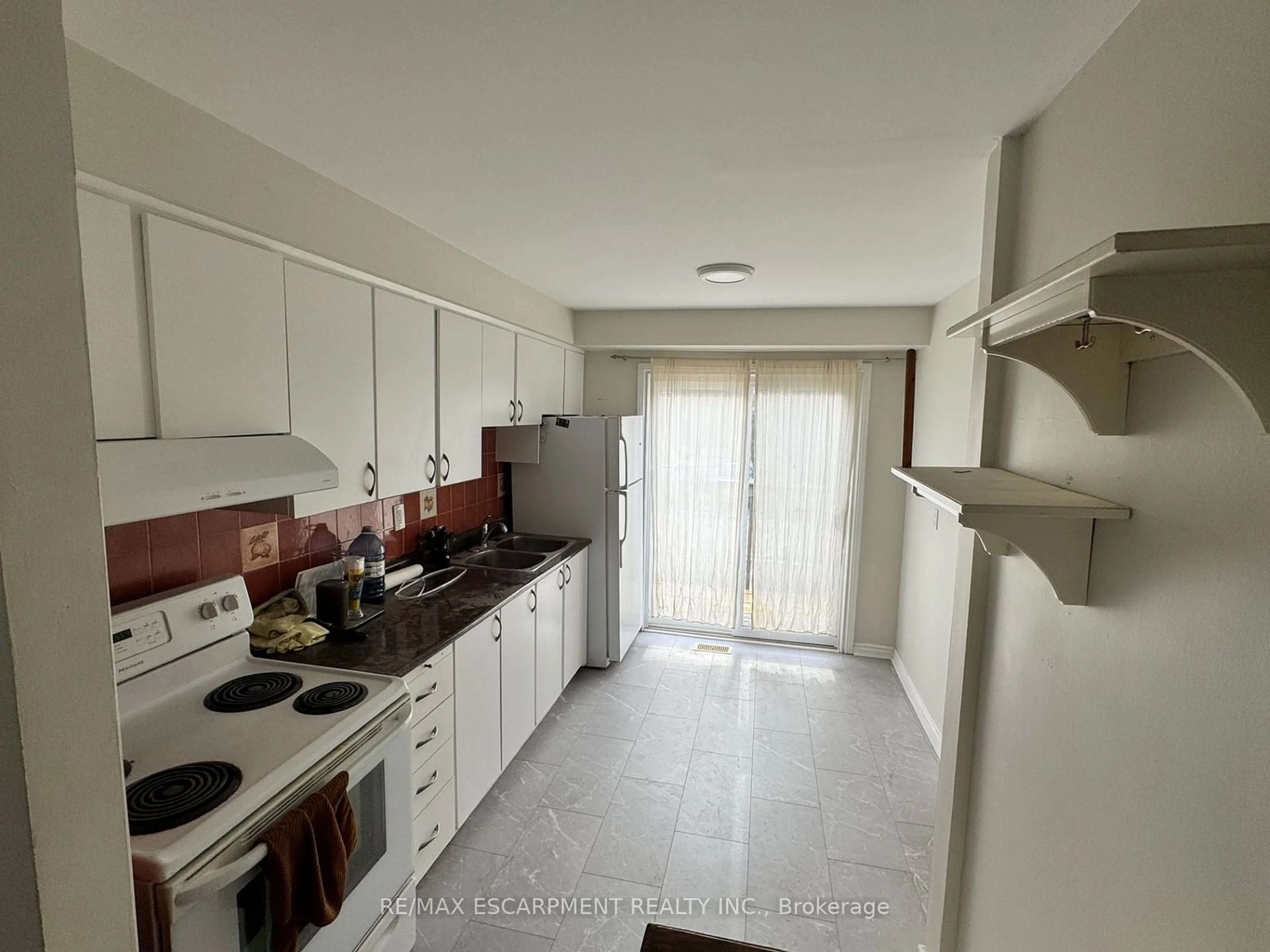 Standard kitchen, unknown for 5536 Montevideo Rd #44, Mississauga Ontario L5N 2P4