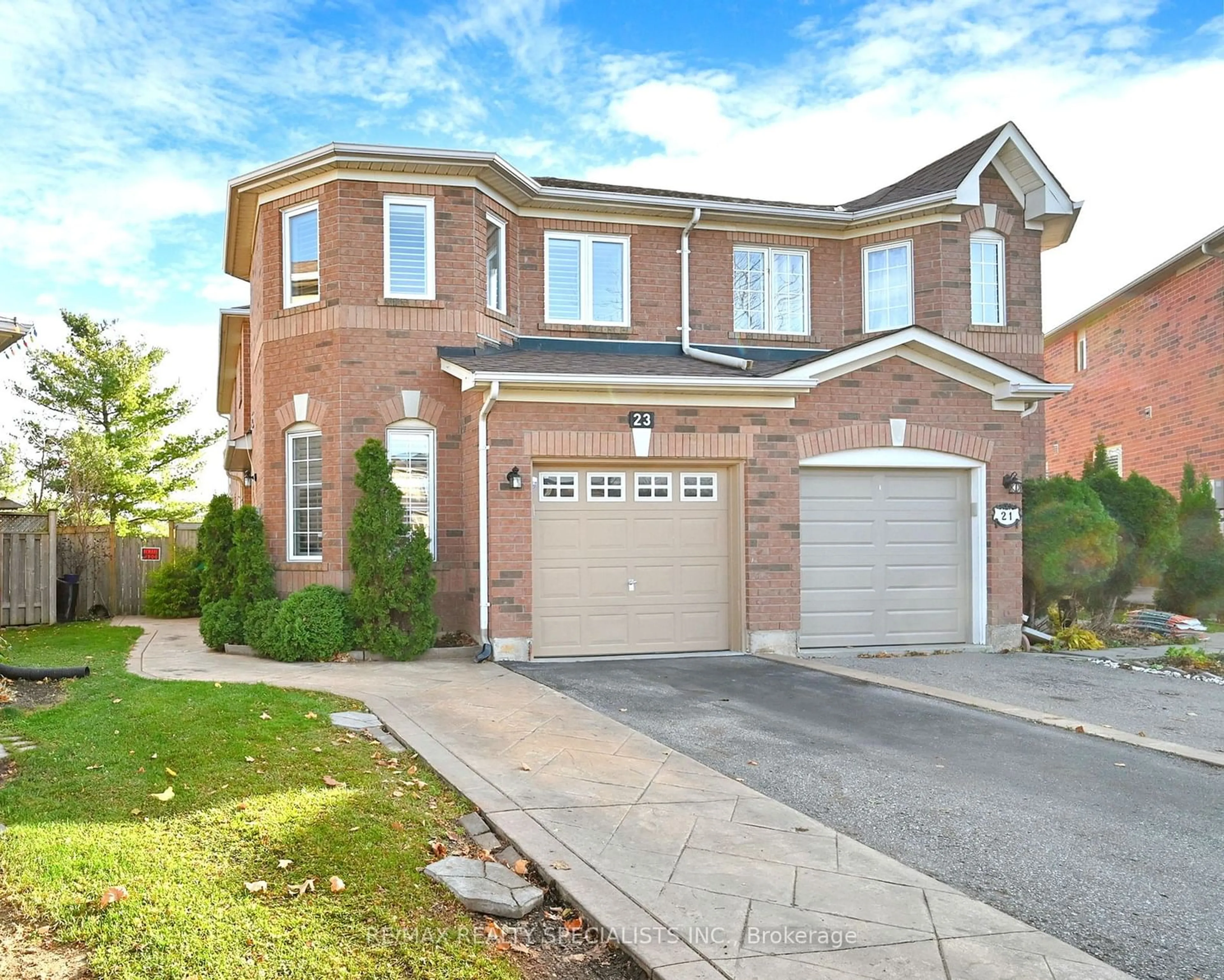 Home with brick exterior material, street for 23 Melissa Crt, Brampton Ontario L6X 4X1