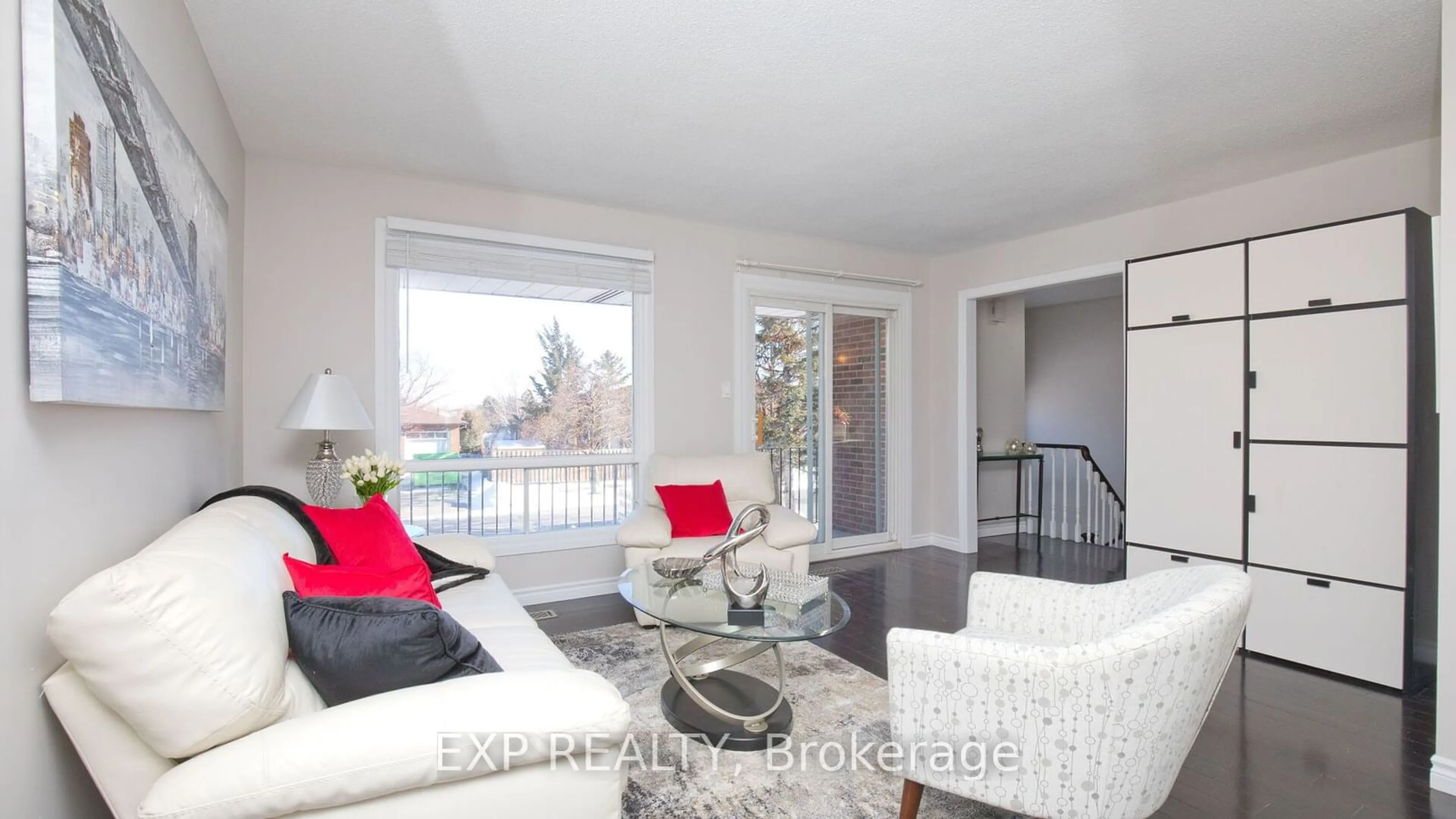 Living room with furniture, unknown for 38 Panorama Cres, Brampton Ontario L6S 3T9