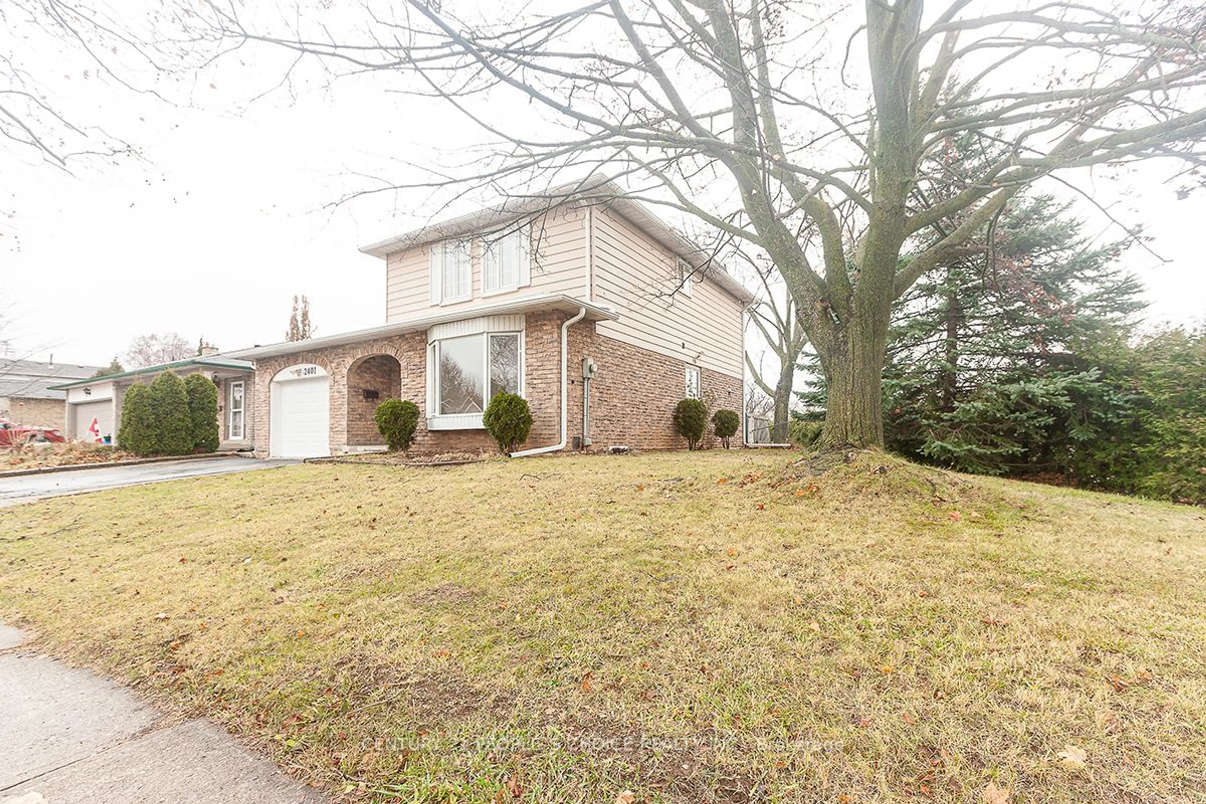 Home with brick exterior material, street for 2401 Eaglesfield Dr, Burlington Ontario L7P 4B4