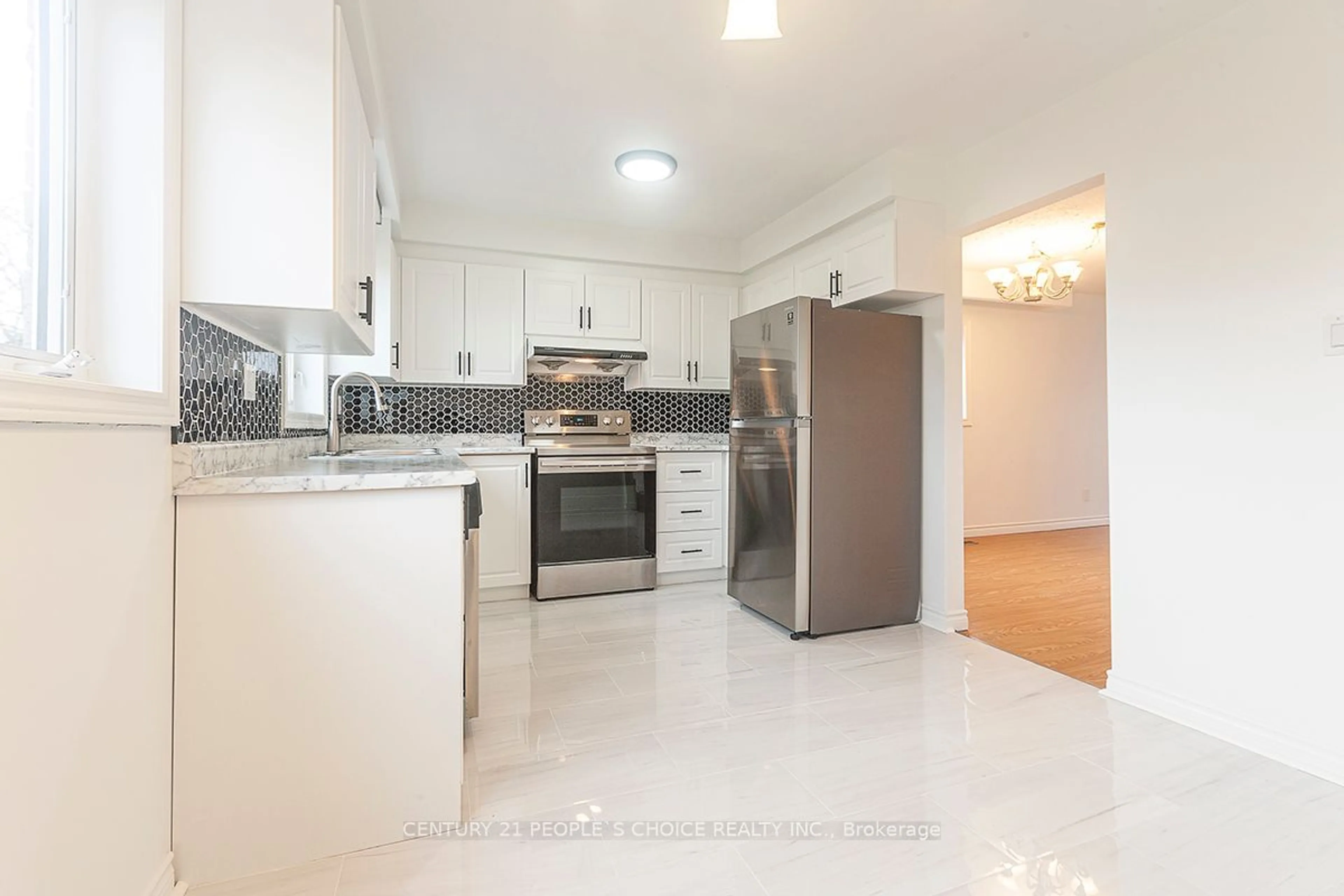 Standard kitchen, ceramic/tile floor for 2401 Eaglesfield Dr, Burlington Ontario L7P 4B4