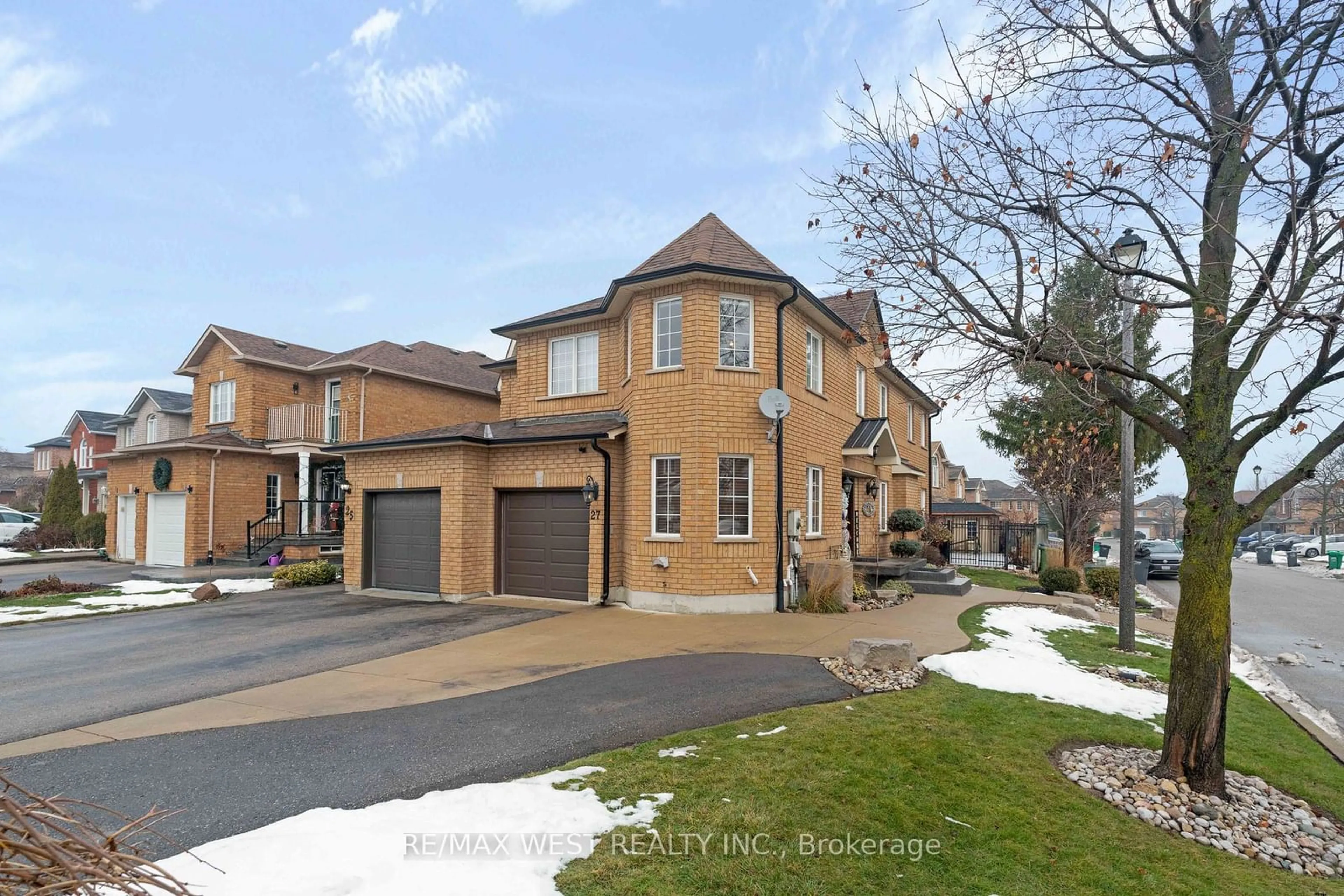 Home with brick exterior material, street for 27 Coolspring Cres, Caledon Ontario L7E 1W6