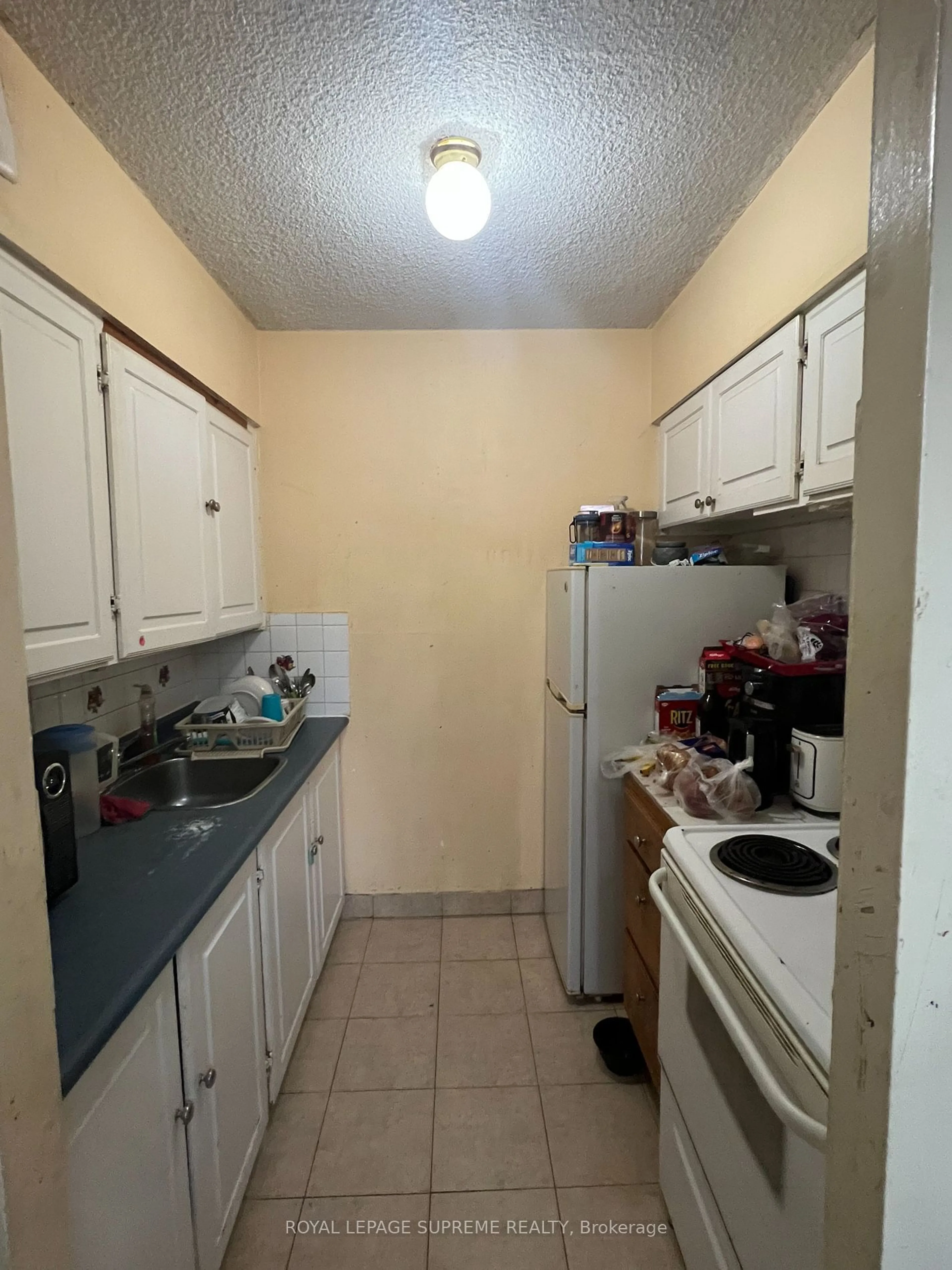 Standard kitchen, floor is not visible for 940 Caledonia Rd #908, Toronto Ontario M6B 3Y4