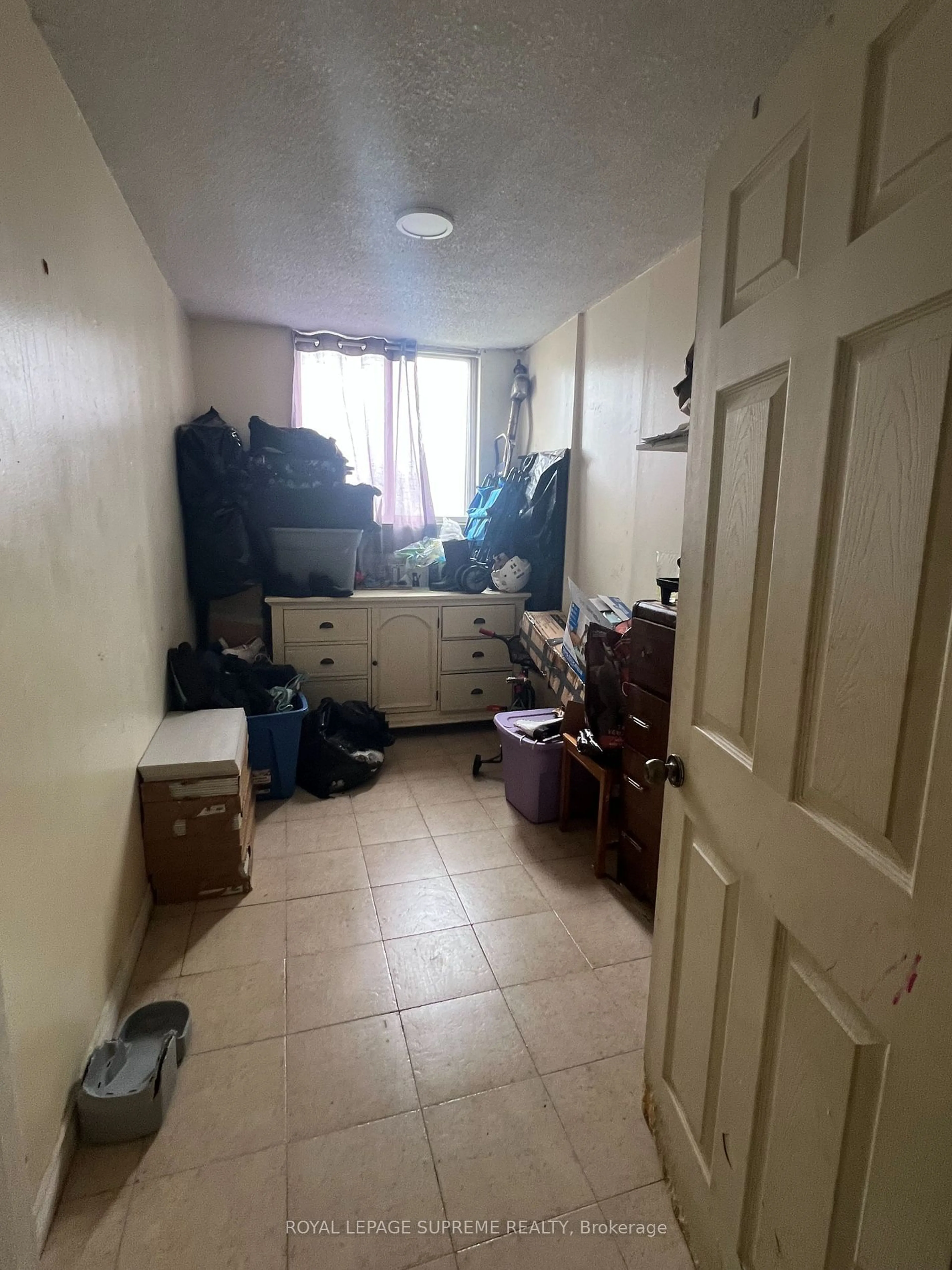 A pic of a room for 940 Caledonia Rd #908, Toronto Ontario M6B 3Y4