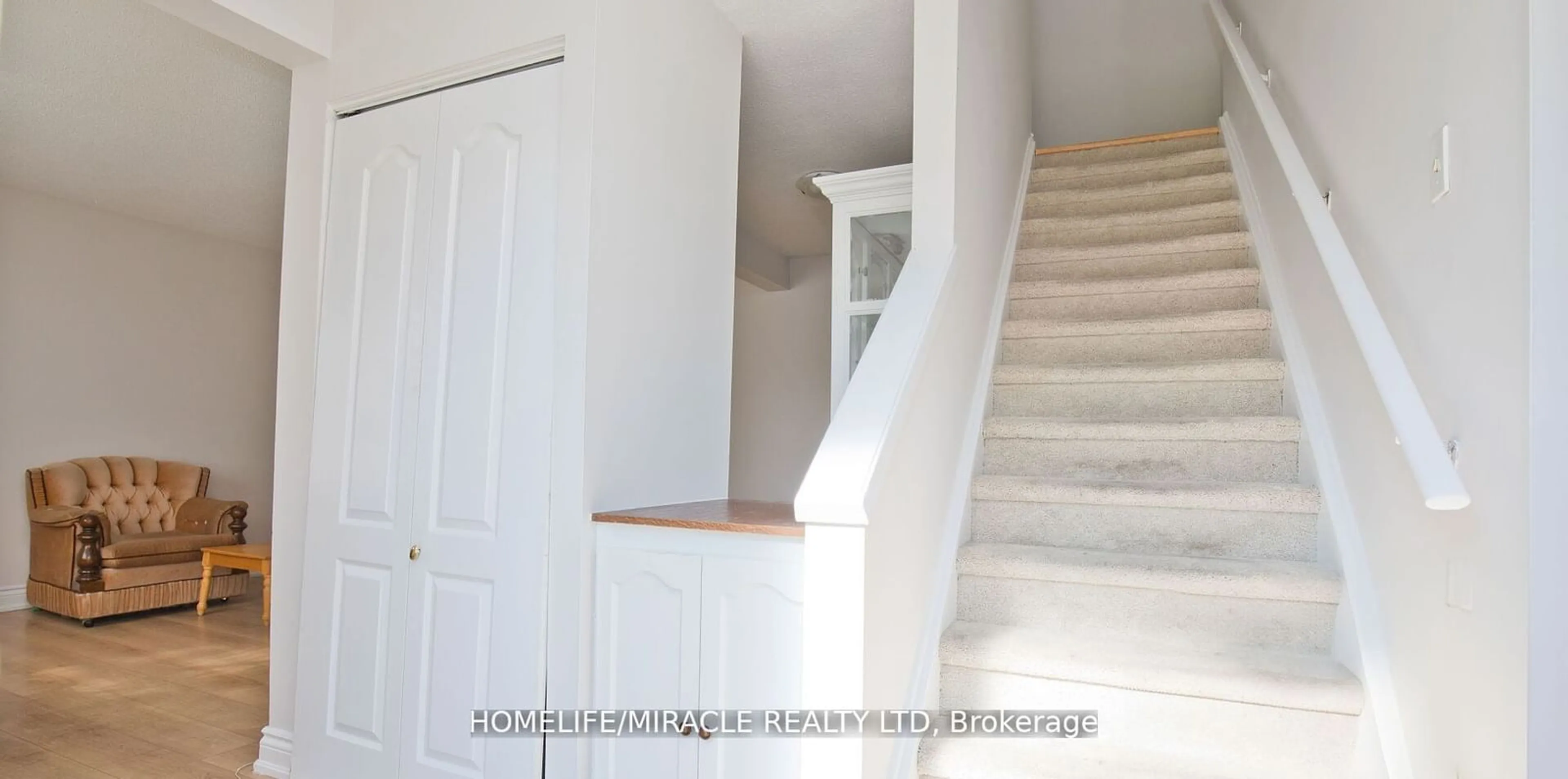 Stairs for 8 Hillbank Tr, Brampton Ontario L6S 1P6