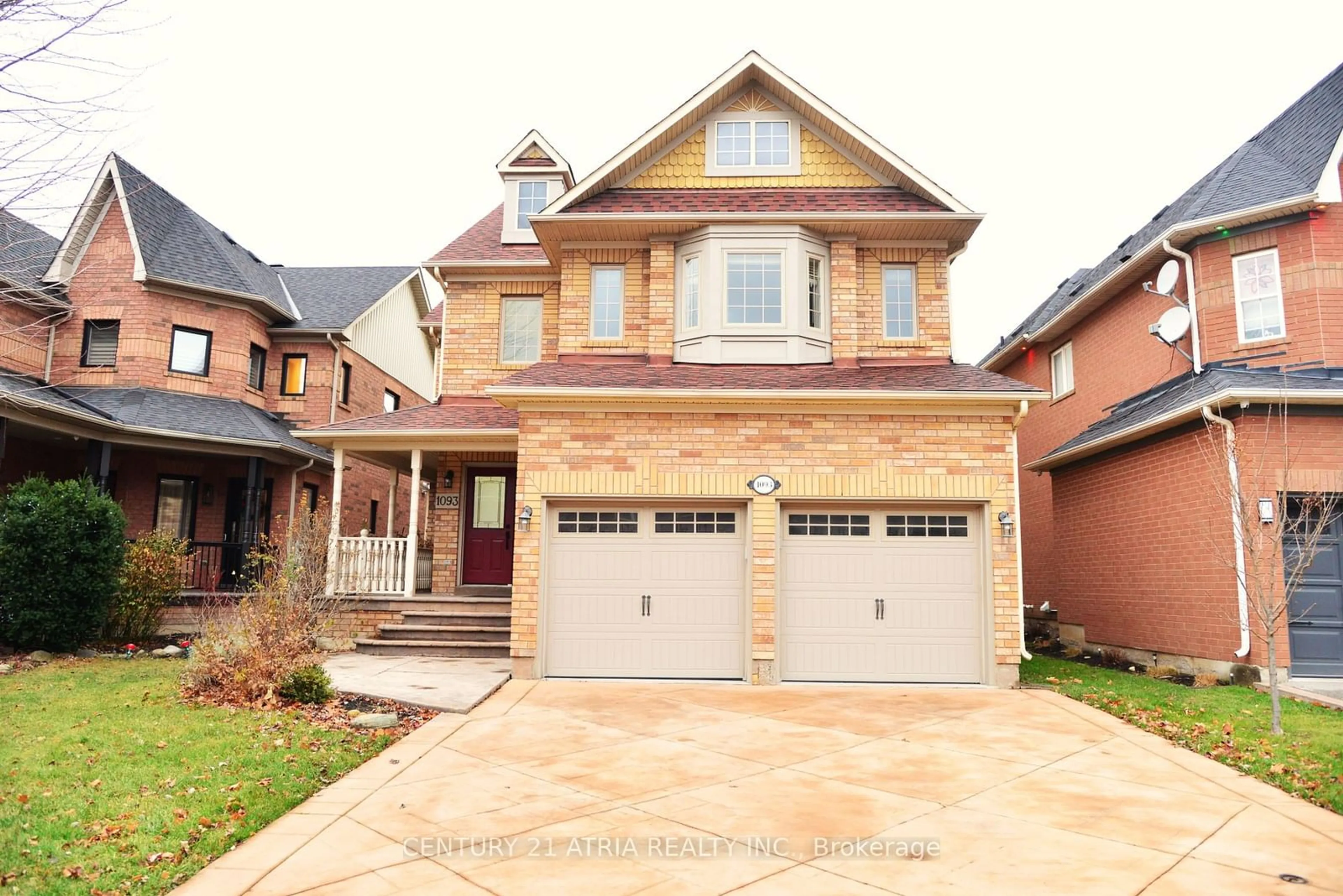 Home with brick exterior material, street for 1093 Lamplight Way, Mississauga Ontario L5W 1J3