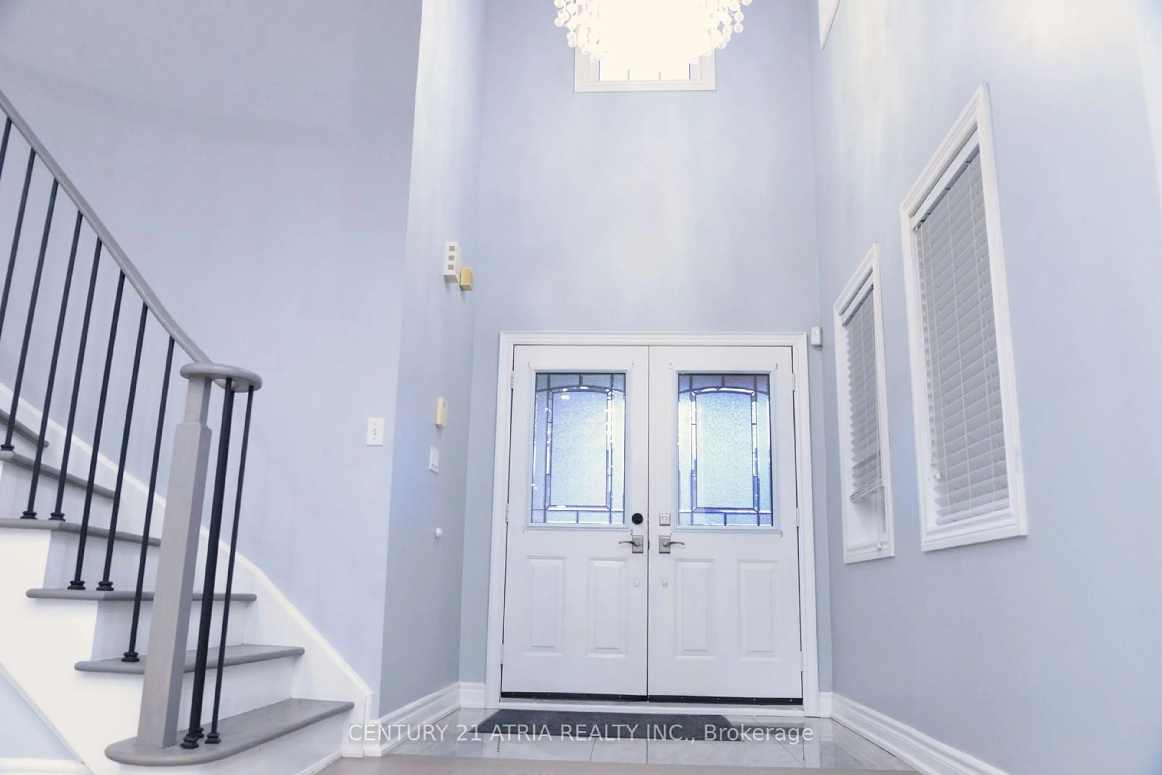 Indoor entryway for 1093 Lamplight Way, Mississauga Ontario L5W 1J3