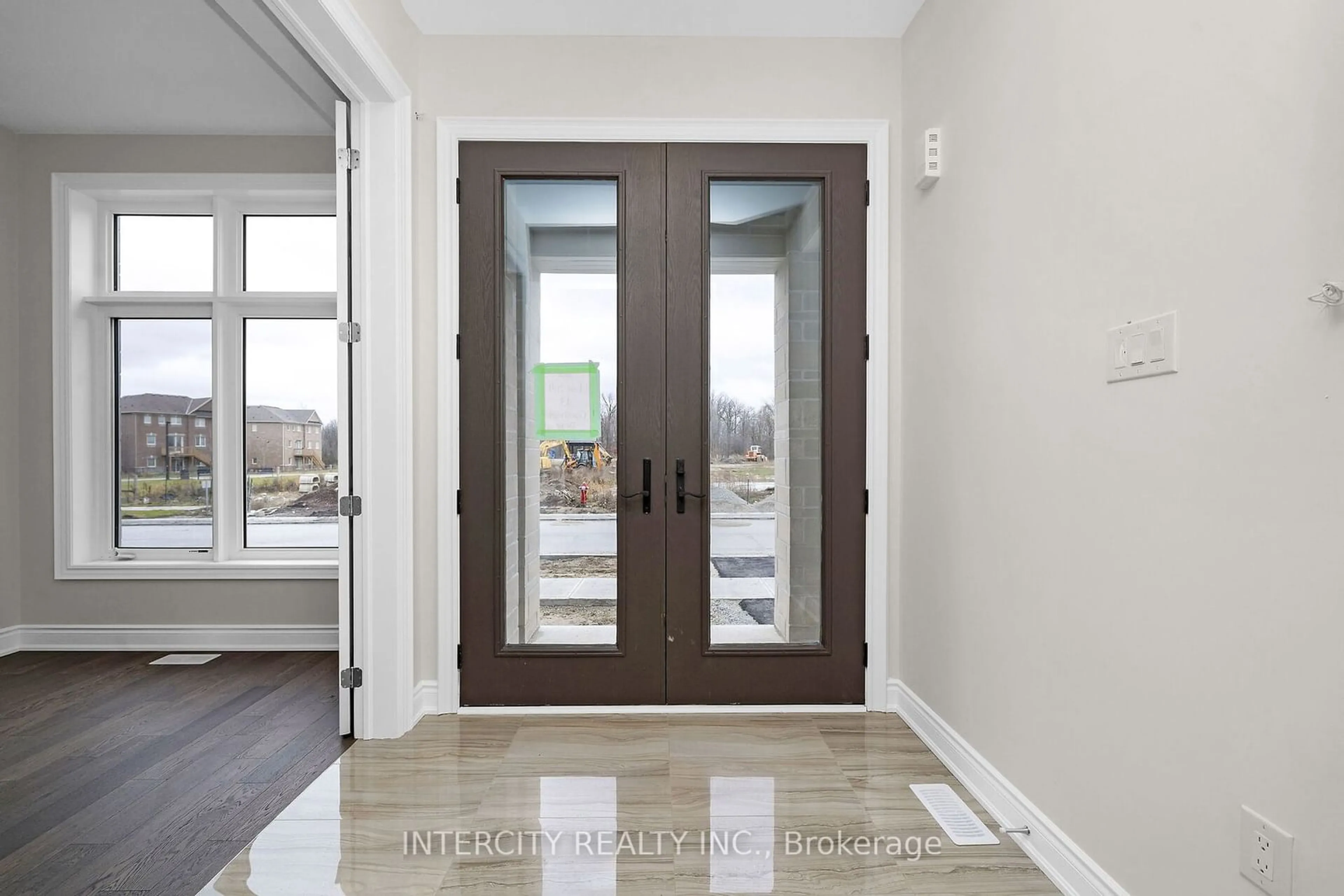 Indoor entryway for 43 Goodview Dr, Brampton Ontario L6R 0B6