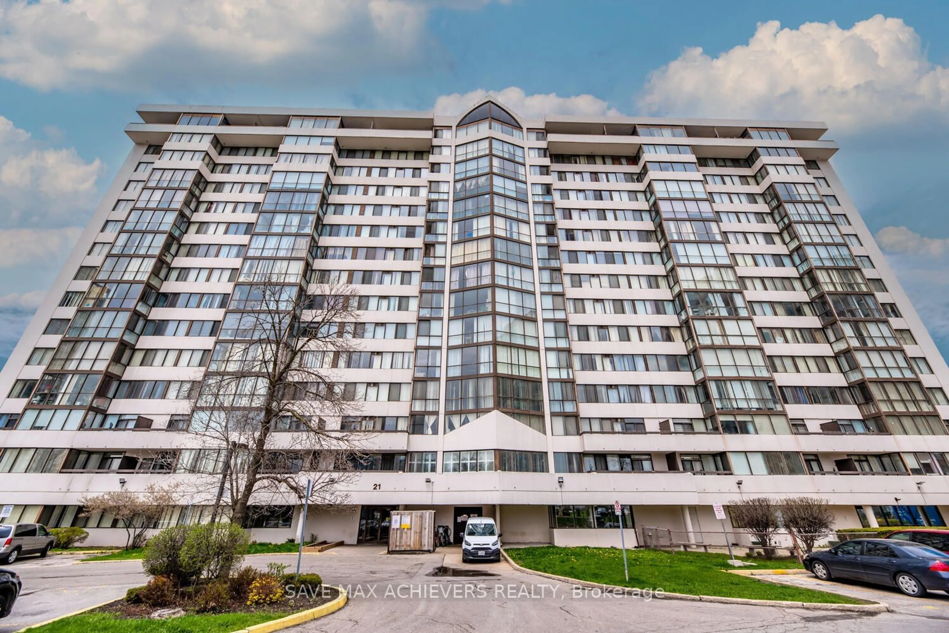 Indoor foyer for 21 Markbrook Lane #403, Toronto Ontario M9V 5E4