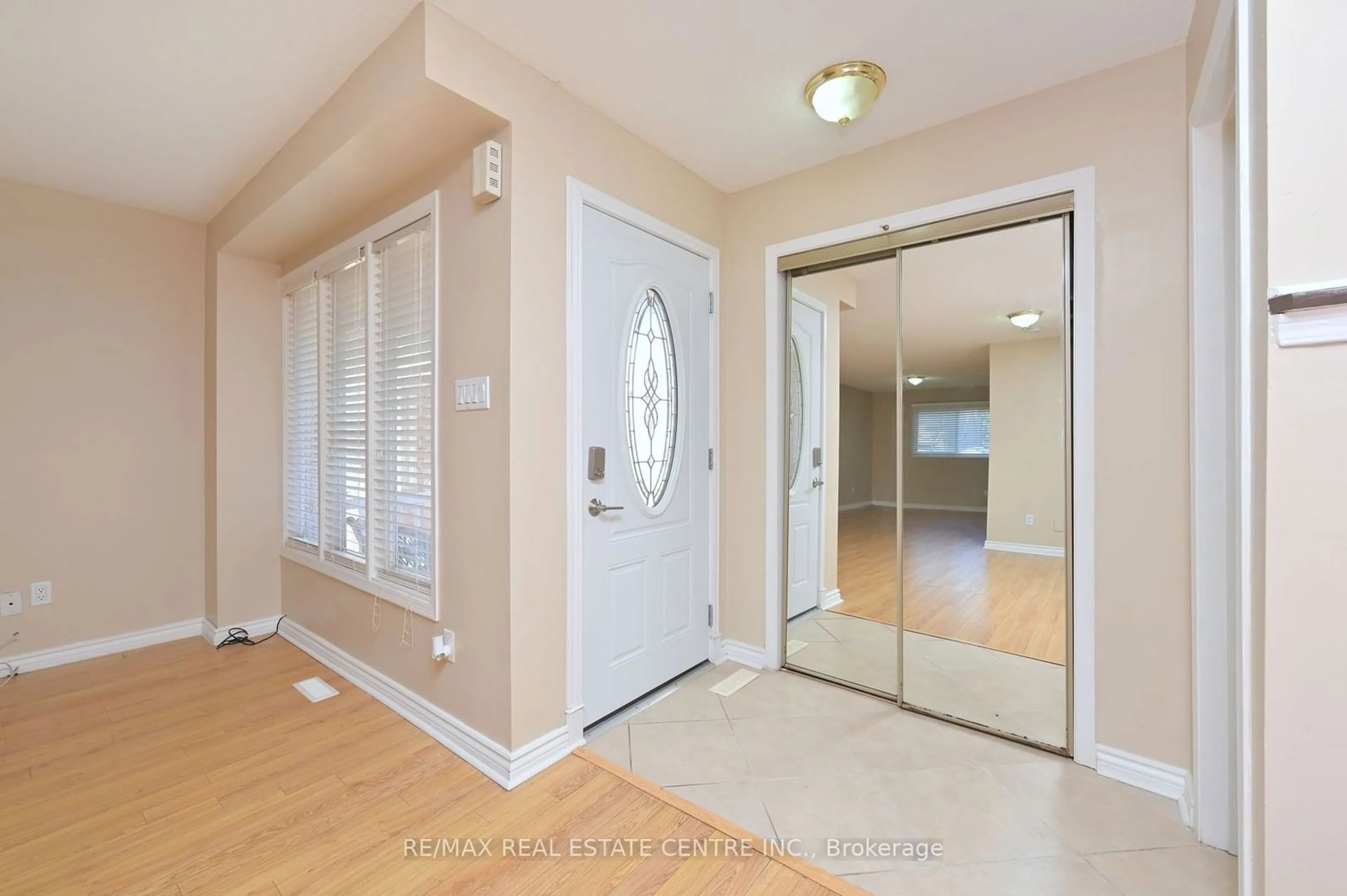 Indoor entryway for 63 Candy Cres, Brampton Ontario L6X 4A1