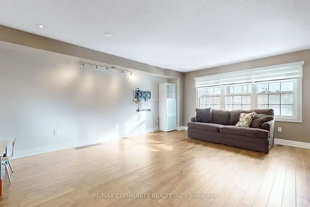 Additional property image - 3030 Lakeshore Blvd Unit 8