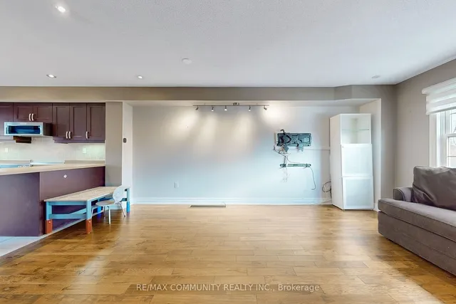 Additional property image - 3030 Lakeshore Blvd Unit 8