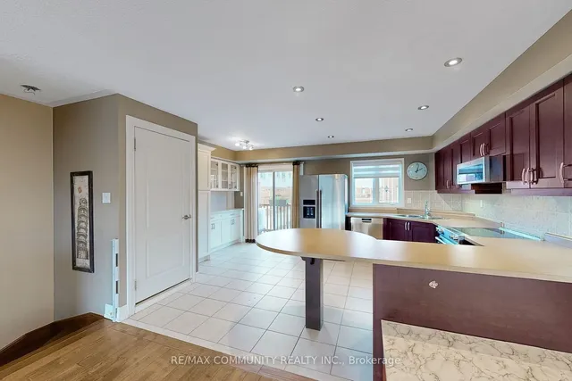 Additional property image - 3030 Lakeshore Blvd Unit 8