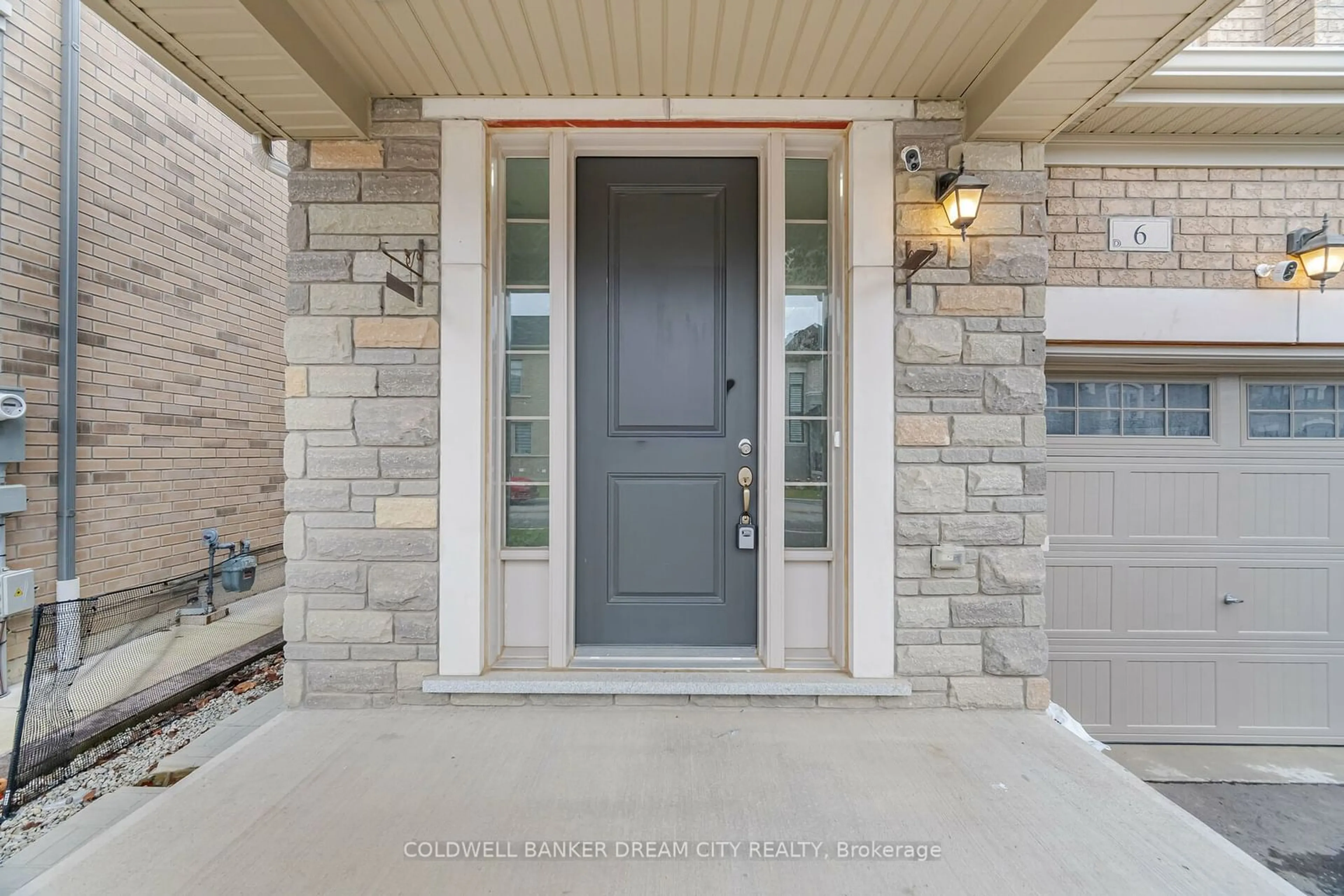 Indoor entryway for 6 Clunburry Rd, Brampton Ontario L7A 5B4