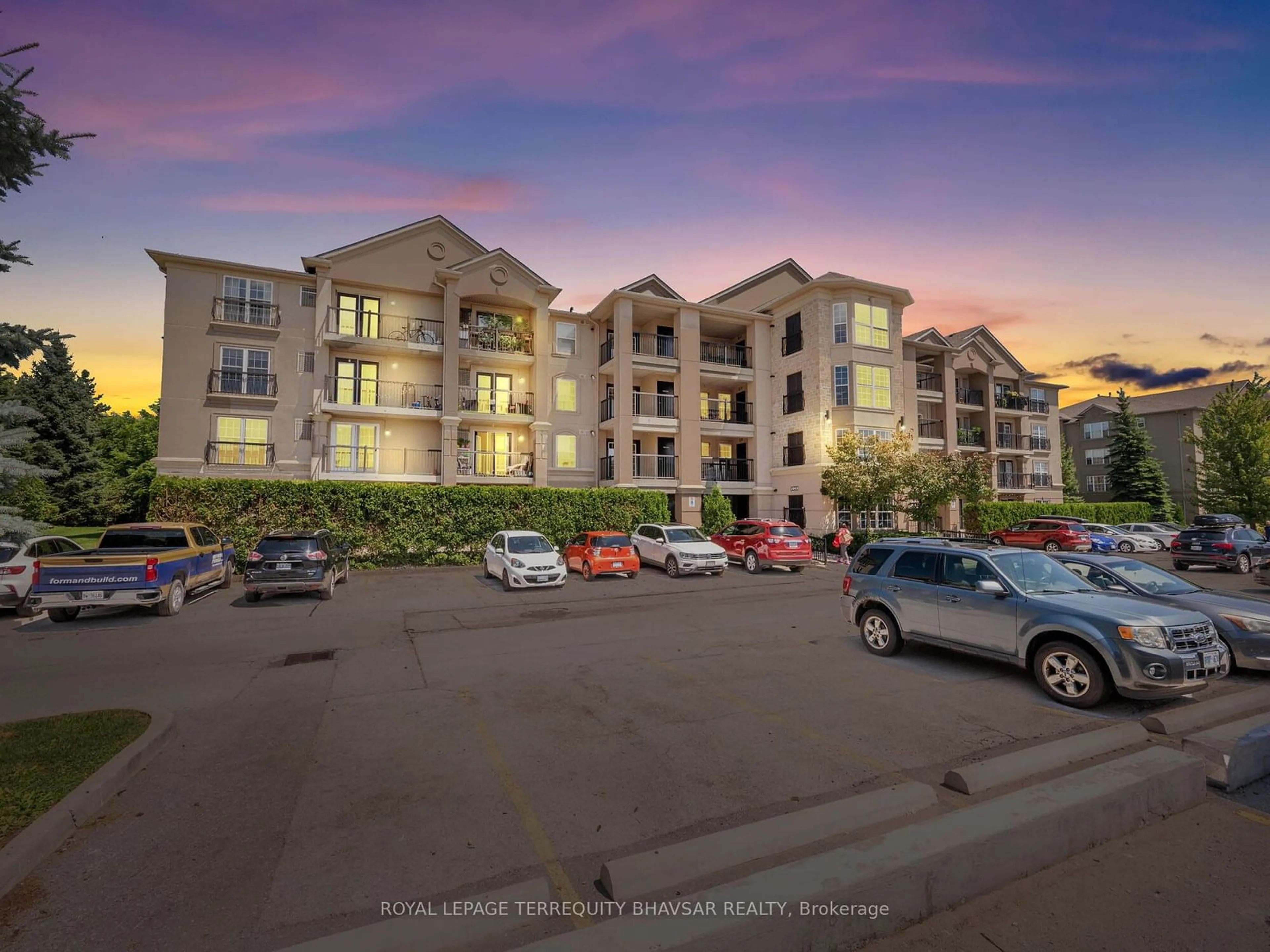 A pic from outside/outdoor area/front of a property/back of a property/a pic from drone, unknown for 2065 Appleby Line #212, Burlington Ontario L7L 7H2