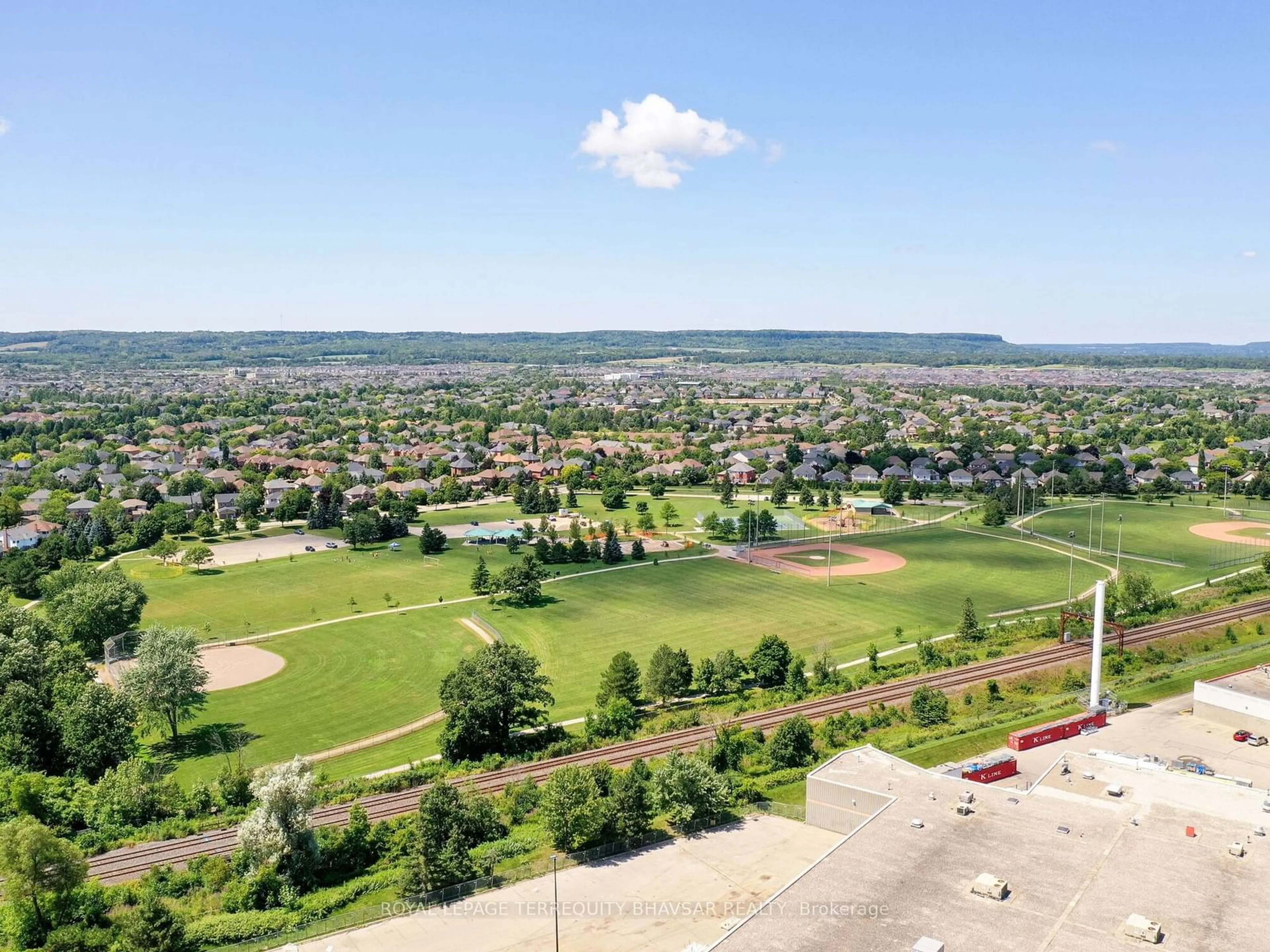 A pic from outside/outdoor area/front of a property/back of a property/a pic from drone, unknown for 2065 Appleby Line #212, Burlington Ontario L7L 7H2