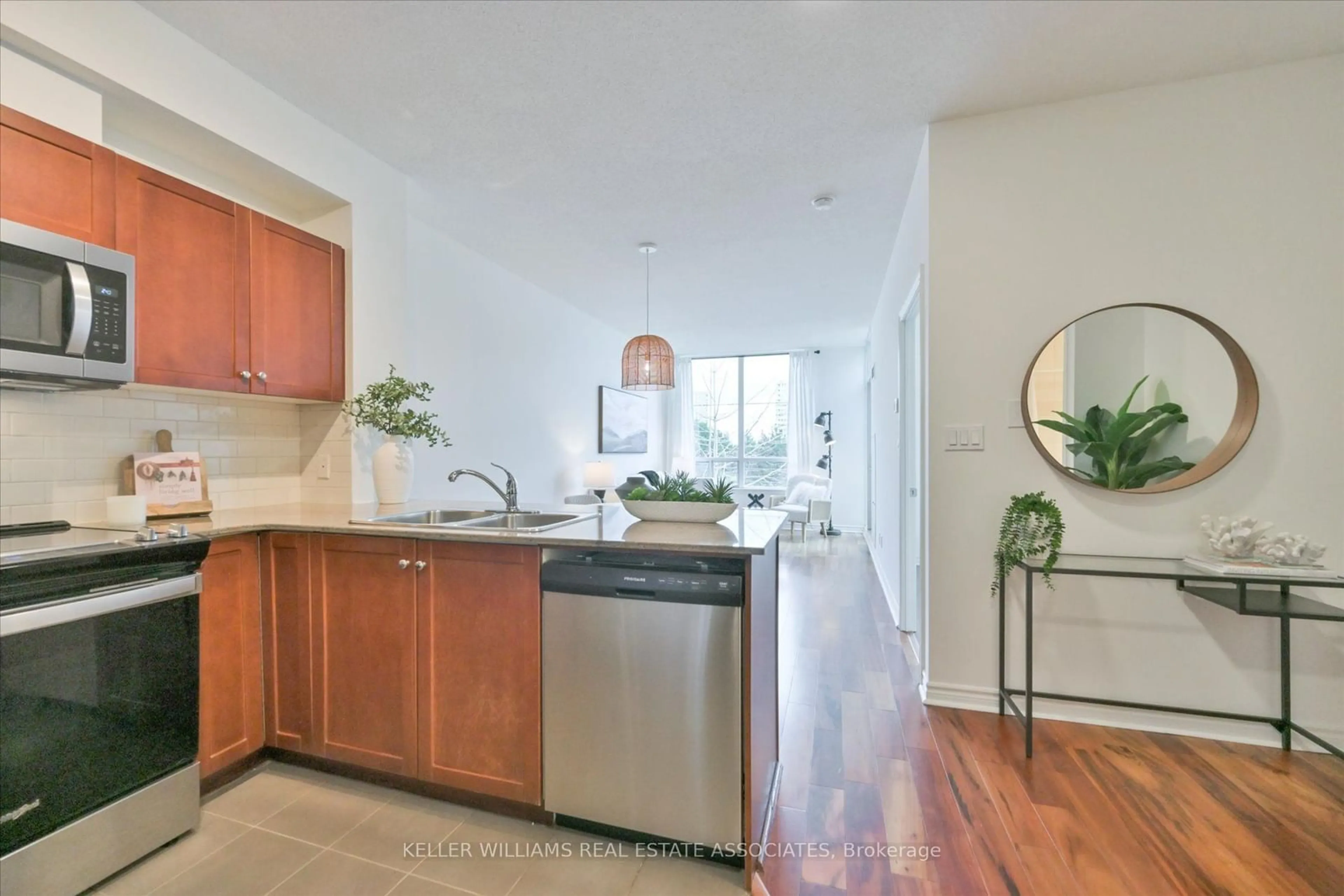 Open concept kitchen, unknown for 3504 Hurontario St #305, Mississauga Ontario L5B 0B9