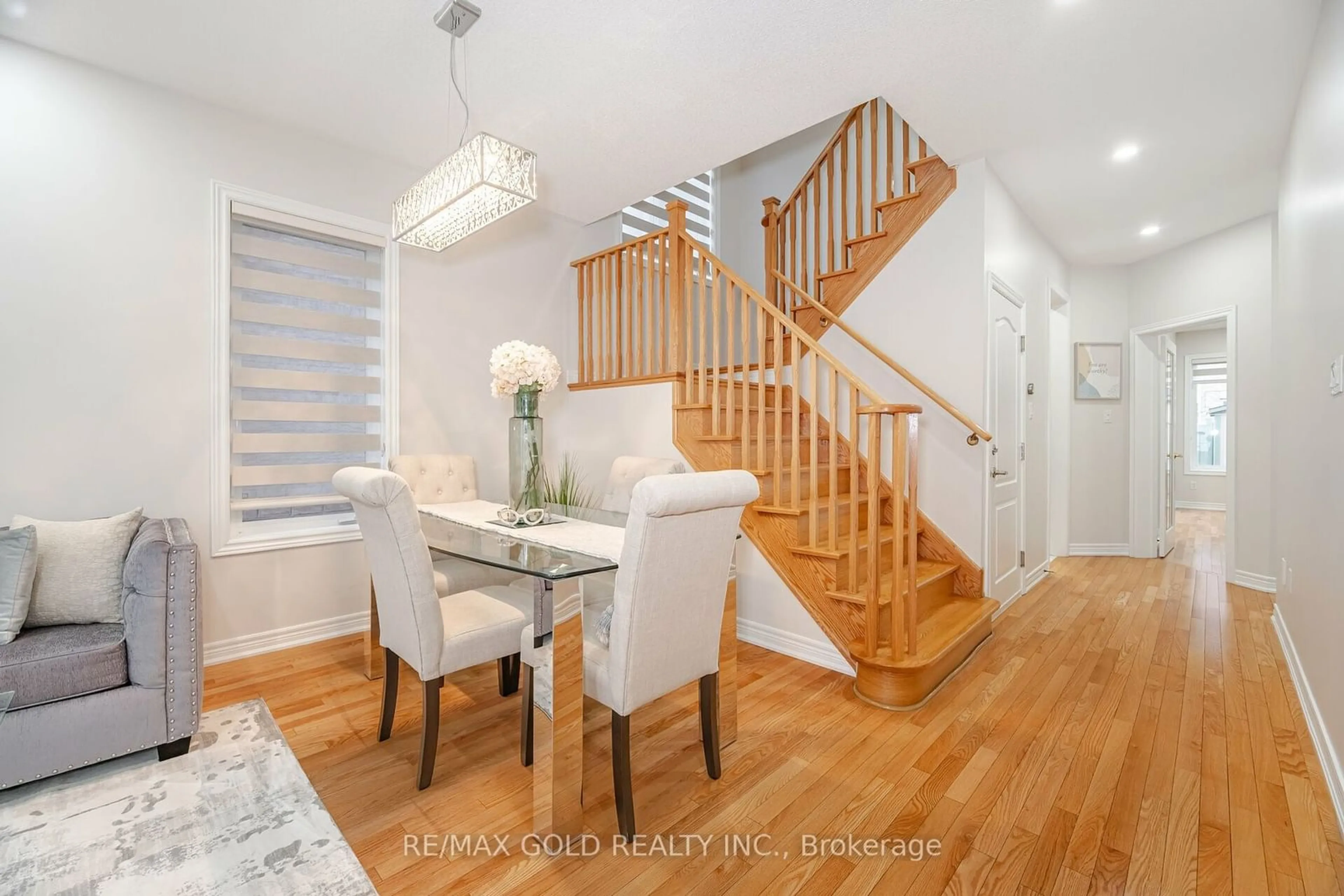 Dining room, wood/laminate floor for 33 Callalily Rd, Brampton Ontario L7A 0M3