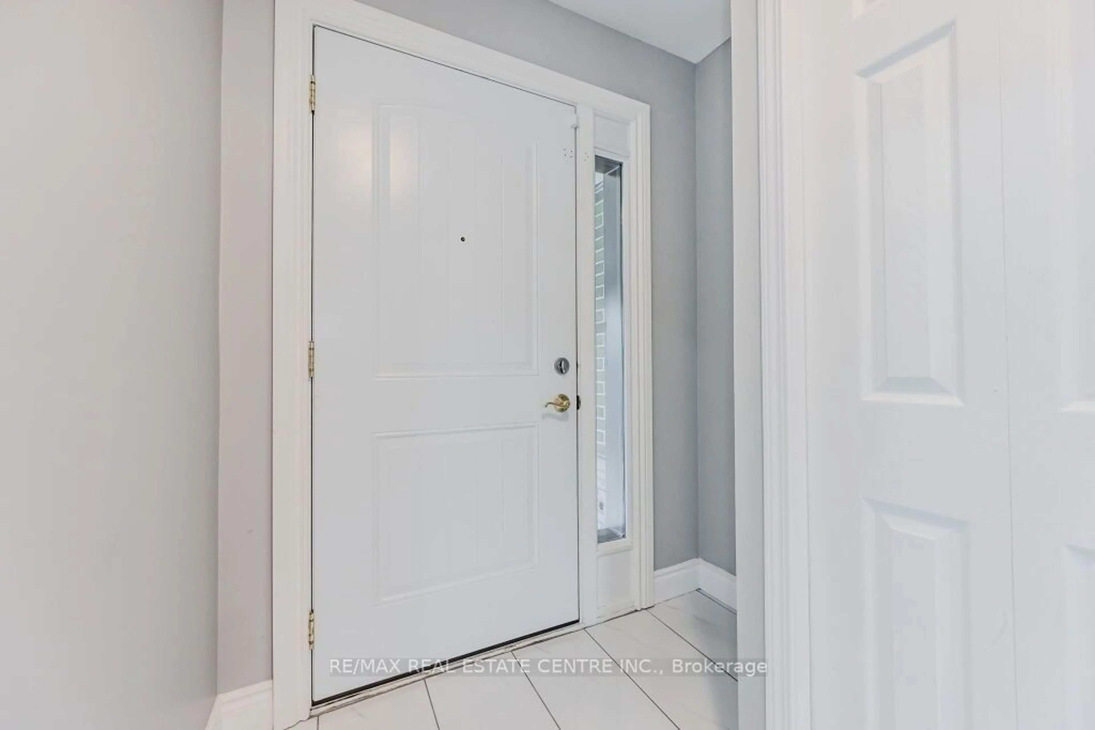 Indoor entryway for 58 Parkview Dr, Orangeville Ontario L9W 1T3