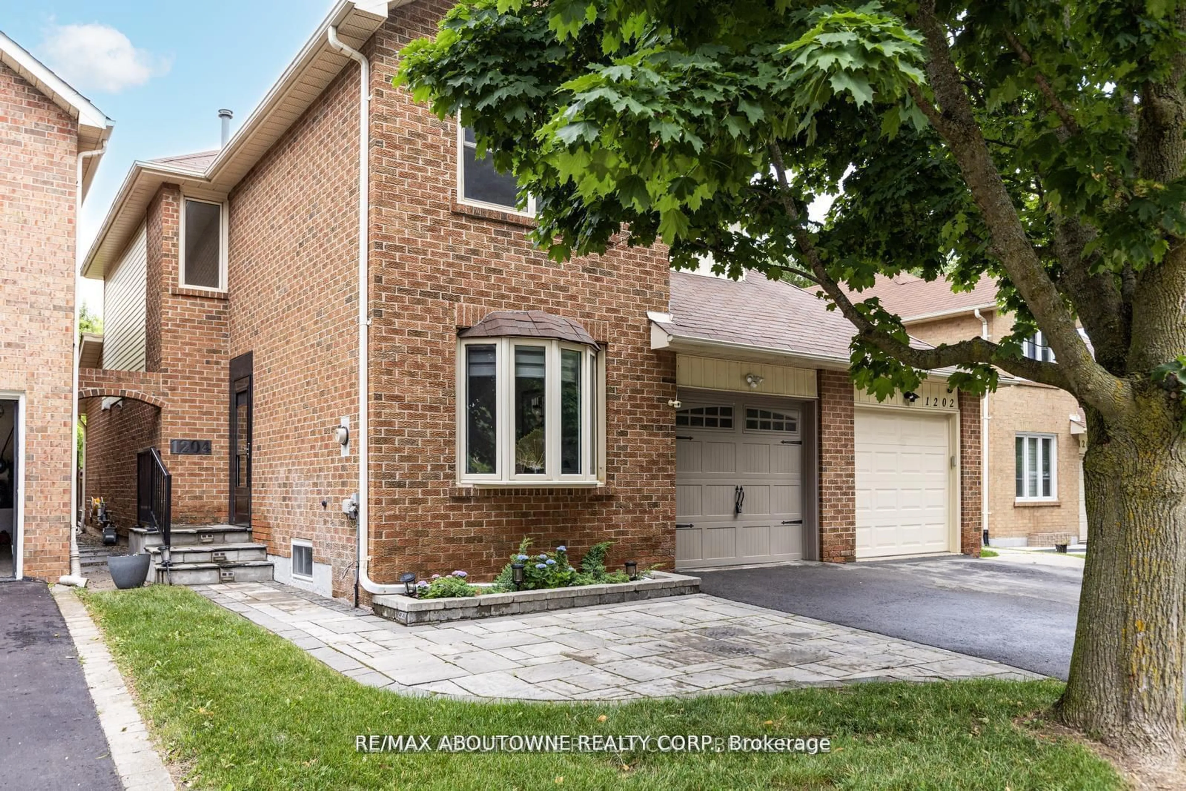 Unknown for 1204 Potters Wheel Cres, Oakville Ontario L6M 1J2