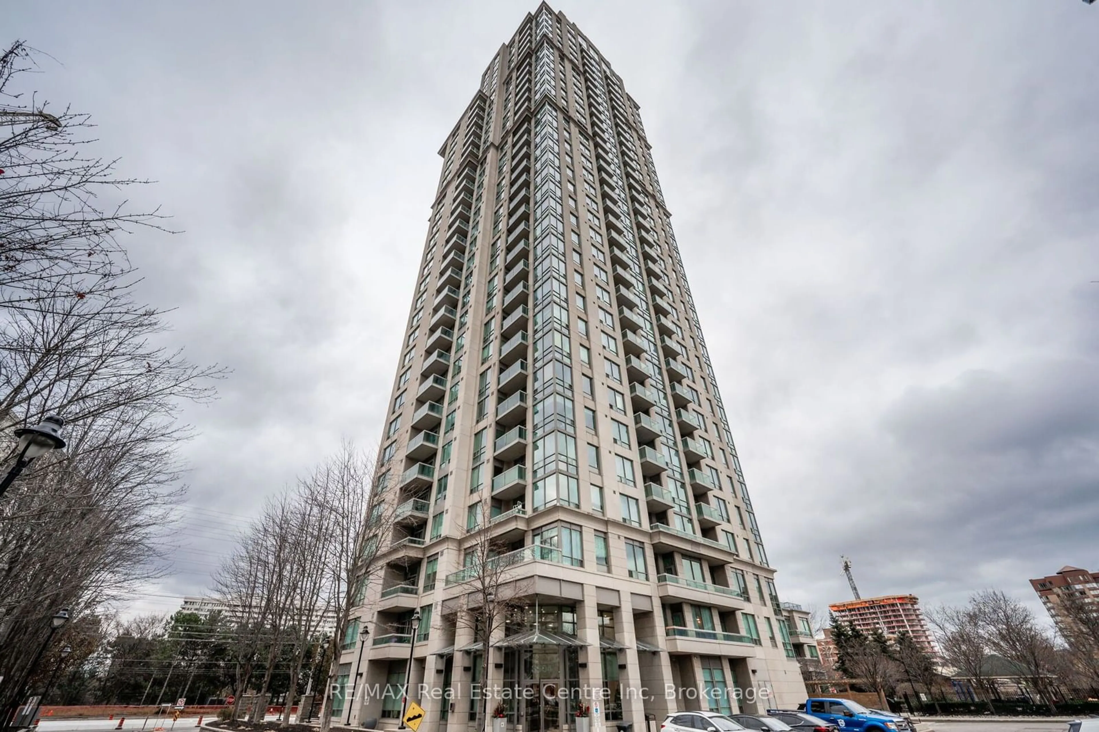 Indoor foyer for 3504 Hurontario St #1510, Mississauga Ontario L5B 0B9